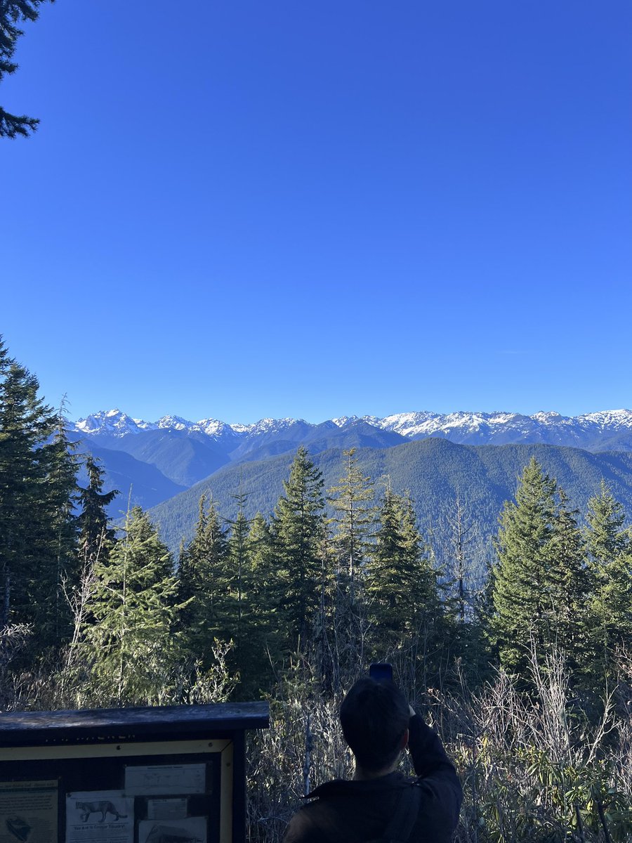 kharitimbits's tweet photo. Hiking is cool? https://t.co/TdOHOaymB7