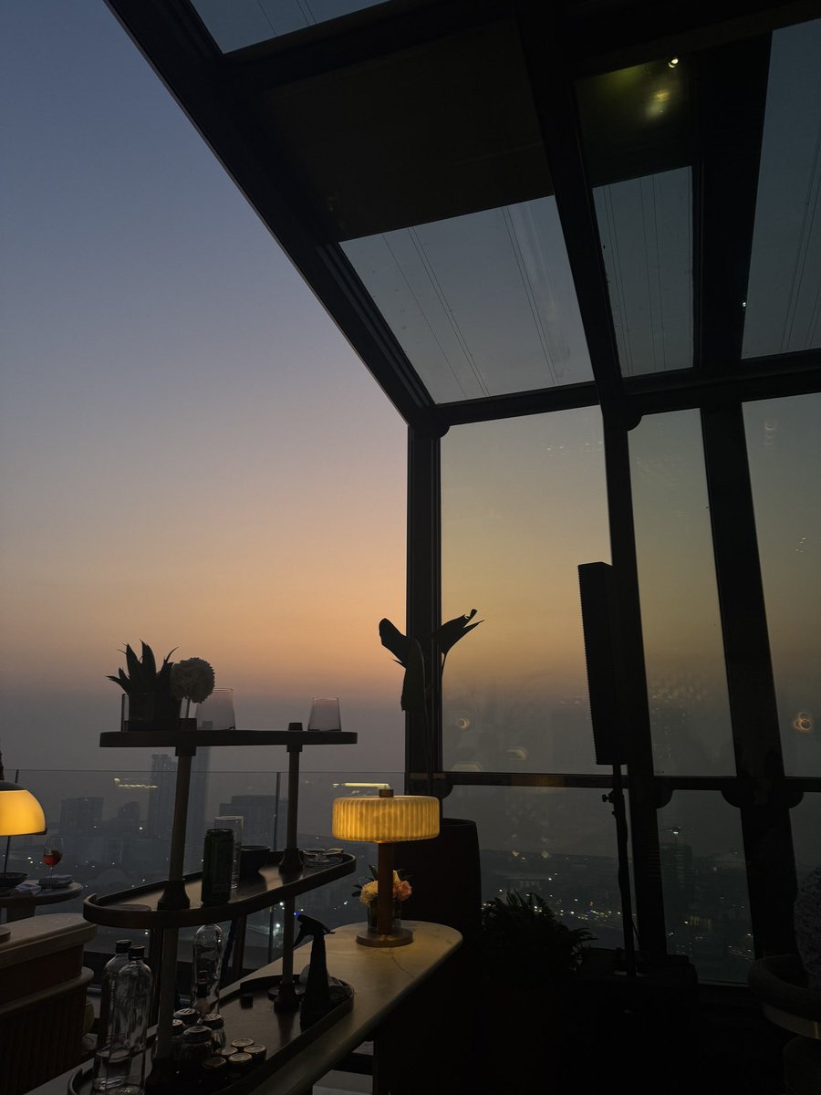 shruteaaaaaaa's tweet photo. bombay skyline and this place🫶 https://t.co/uzQzMpw5yy