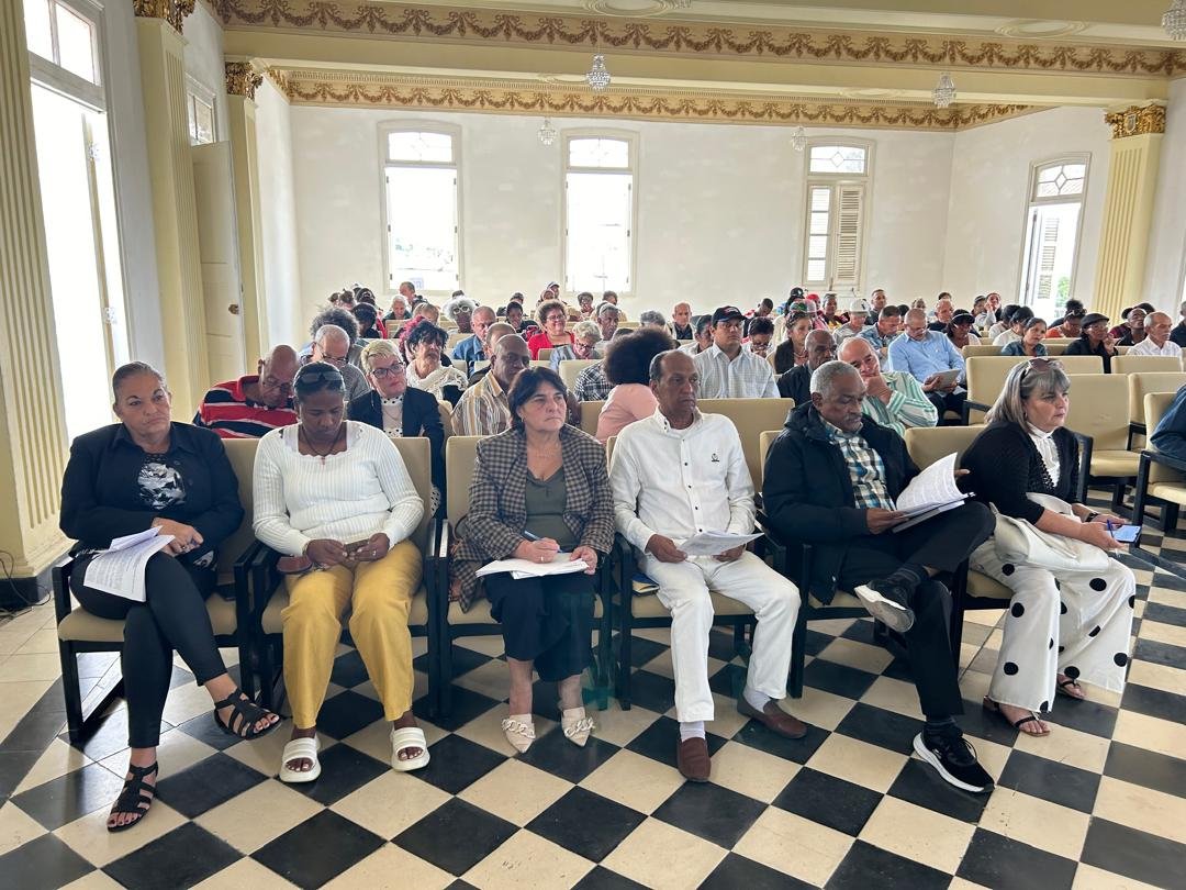 Se desarrolló en #Guanabacoa, sesión de la Asamblea Municipal para aprobar el Plan y el presupuesto 2025. Comprometidos en controlar su ejecución; identificar y explotar nuevas fuentes de ingresos y reducir gastos.
#LaHabanaDeTodos
#CubaVencerá