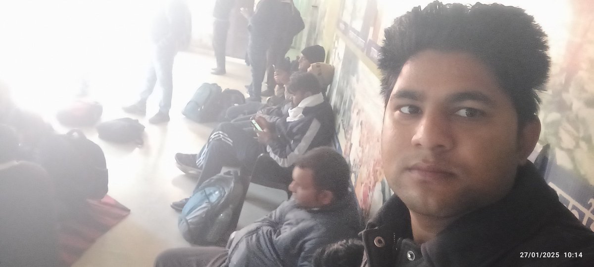 om_gagar's tweet photo. CHA पीड़ित साथी दर-दर भटक रहे आज फिर से चोमू @ramlalsharmabjp जी से मिलने पहुंच रहे विद्यार्थी 

बीजेपी जब सत्ता में नहीं थी तब रोजाना बोलती थी कि हम न्याय करेंगे परंतु अभी तक कुछ नहीं किया @BhajanlalBjp @KumariDiya https://t.co/fDC8k2kX8g