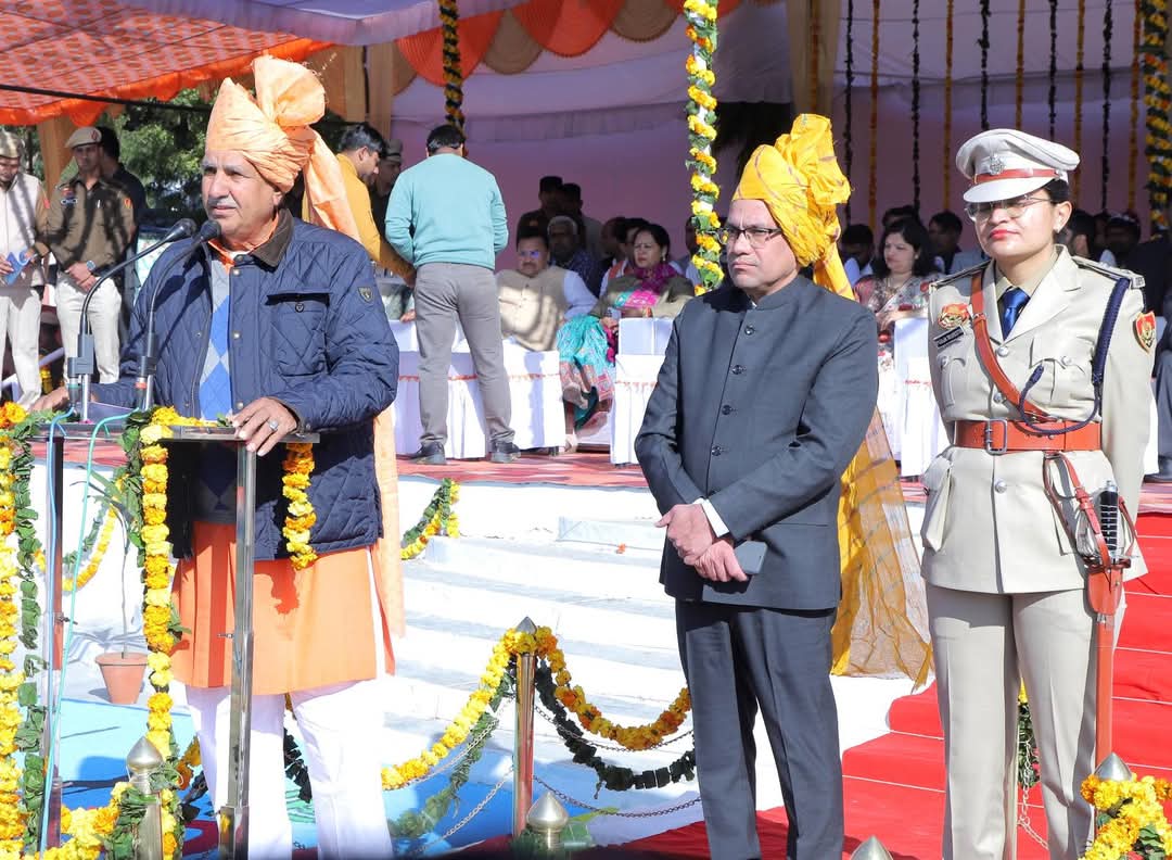 DCMahendragarh's tweet photo. जिला महेंद्रगढ़ में धूमधाम से मनाया 76वां गणतंत्र दिवस समारोह

जिलास्तरीय कार्यक्रम में सांसद चौधरी धर्मबीर सिंह ने फहराया राष्ट्रीय ध्वज https://t.co/r9ob7QtDCp