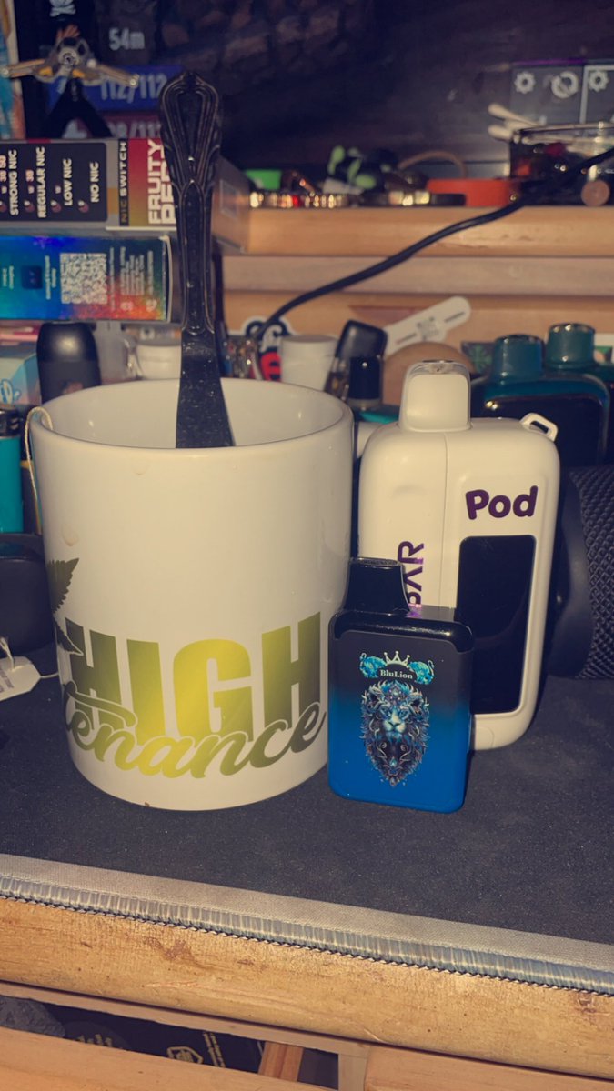 ITSOKTODIEtv's tweet photo. Having a short but sweet #Twitch stream  before bed playing some #7Daystodie !

https://t.co/NMLI3lY2kJ

Sesh supplies - #JKDistro #BluLion #OXBAR @Podjuice ‼️⛽️💚✅😶‍🌫️

#StonerFam #TwitchFam https://t.co/t5nLEvnCFl