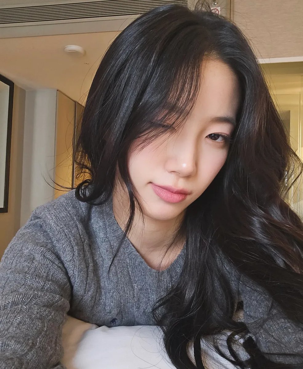 Took a quick selfie to freshen the day. ˚✧