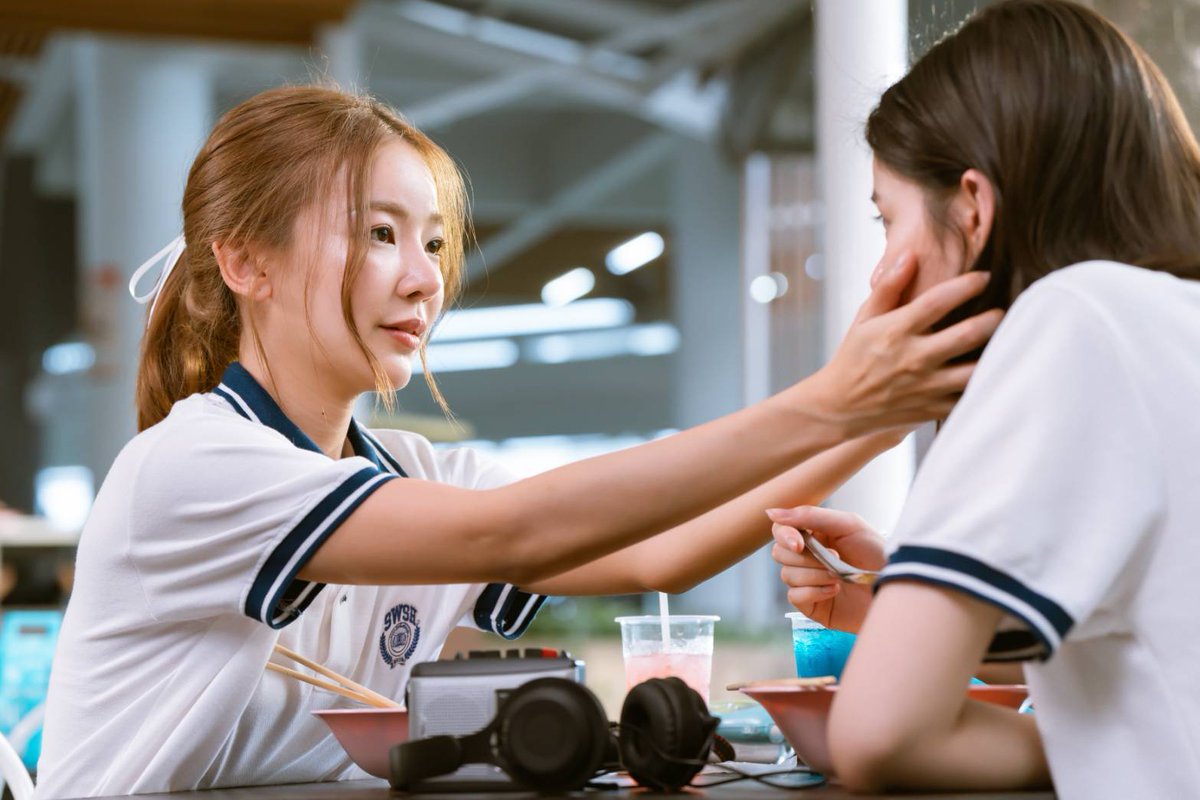 webstarupdate's tweet photo. #รักปากแข็ง  ซีรีส์ GL แนวโรแมนติกคอมเมดี้ยอดวิว Trailer Pilot  ทะลุ 1 ล้านวิวแล้ว !!! 
1M SOMEWHERE SOMEHOW PILOT
#พีมบึ้มล้านทีเก๋ากี้ยังอยู่ดีมั้ย #เฟเมษ์ 
#เฟเมษ์xPilotรักปากแข็ง 
ซีรีส์น่าดูจนยอดวิวถล่มทลายไปอีกเรื่อง สำหรับ Trailer Pilot ซีรีส์ Girl's Love เรื่อง “รักปากแข็ง”(Somewhere Somehow) นำแสดงโดยคู่พาร์ทเนอร์เคมีดีอย่าง “เฟ กัญญาพัชร ณ นคร” และ “เมษ์ ญดา วัชระมูสิก” ร่วมด้วย  “เฮง อัศวฤทธิ์ และ ลูกน้ำ อรธารา”  ซึ่งเป็นซีรีส์ GL แนวโรแมนติก/คอมเมดี้ล่าสุดของบริษัท IDOLFACTORY  เล่าเรื่องราวของ “กีรัน” และ “ภีมานัส” ที่จะมาพร้อมความปั่นป่วนวุ่นวายของคนขี้หึงแห่งปี ที่ทั้งหึงจัดแต่ปากแข็งสุดๆ  ด้วยความรักสุดน่ารักปนวุ่นวายทำให้ตอนนี้ยอดดูบน Youtube : IDOLFACTORY OFFICIAL ทะลุ 1 ล้านวิวไปเป็นที่เรียบร้อยไปอีกเรื่องแล้ว   เรียกได้ว่าปีนี้ซีรีส์ของไอดอลแฟคทอรี่ปังทุกเรื่องไม่เกินจริง 

[ Official Pilot ] Somewhere Somehow รักปากแข็ง
Link https://t.co/9dStUIbjCw
