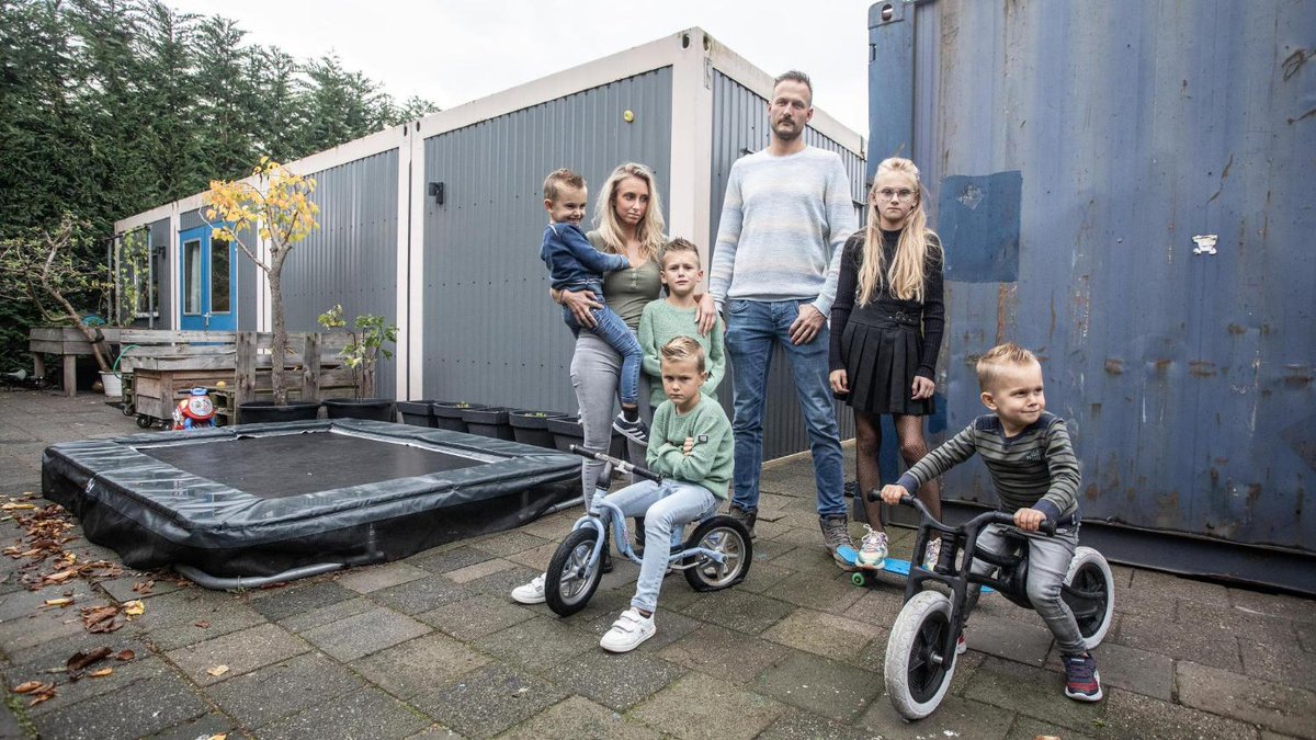 College biedt ’containergezin’ geen excuses aan, wel een vergoeding van een deel van de kosten haarlemsdagblad.nl/regio/haarlem/…