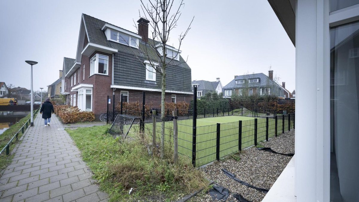 Bewoners willen dat de overlast stopt - ’Wij kunnen niet werken, studeren, slapen’ leidschdagblad.nl/regio/leiden/b…