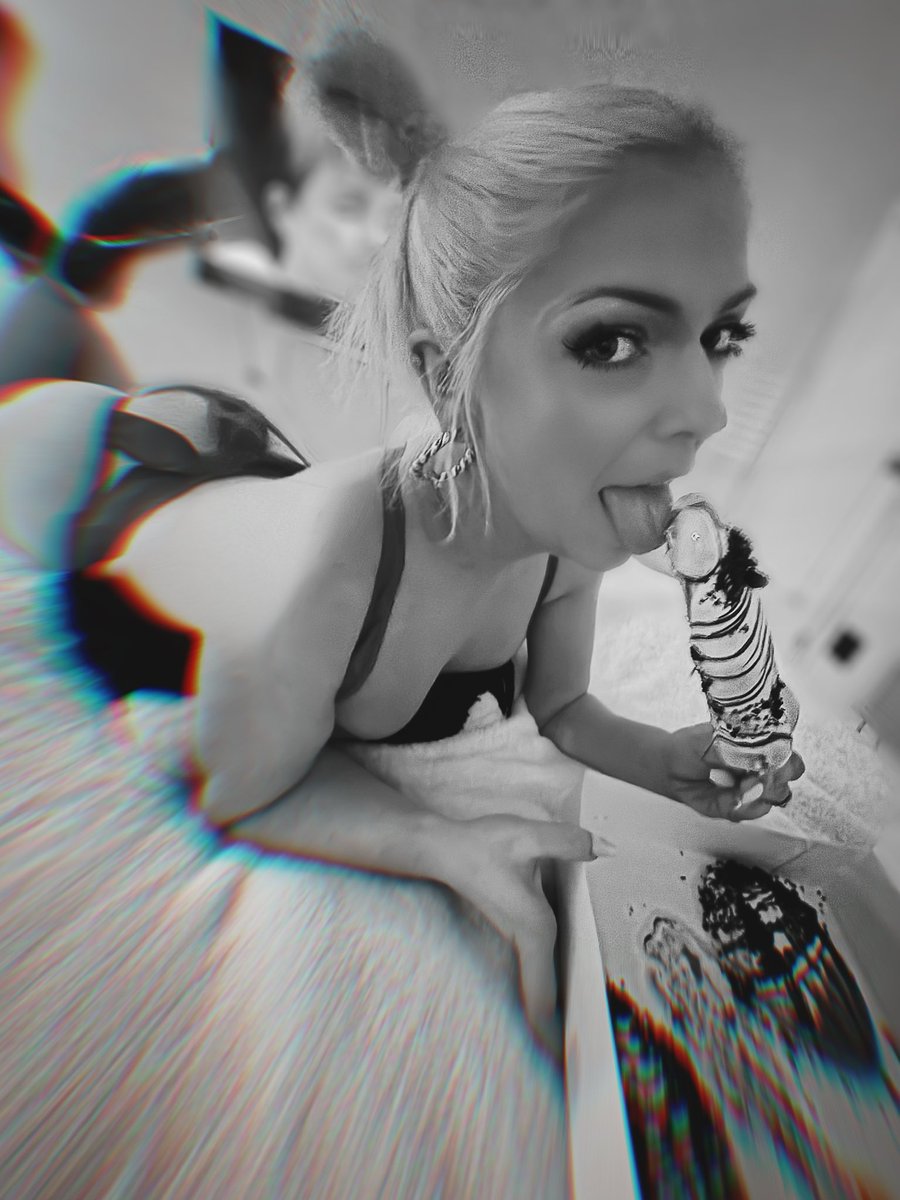 madisonmiami69's tweet photo. My favorite dessert 😊🤤
#bimbo #blonde #lingerie #usa #FloridaGirl #freeuse https://t.co/Mn4vEzlE5W