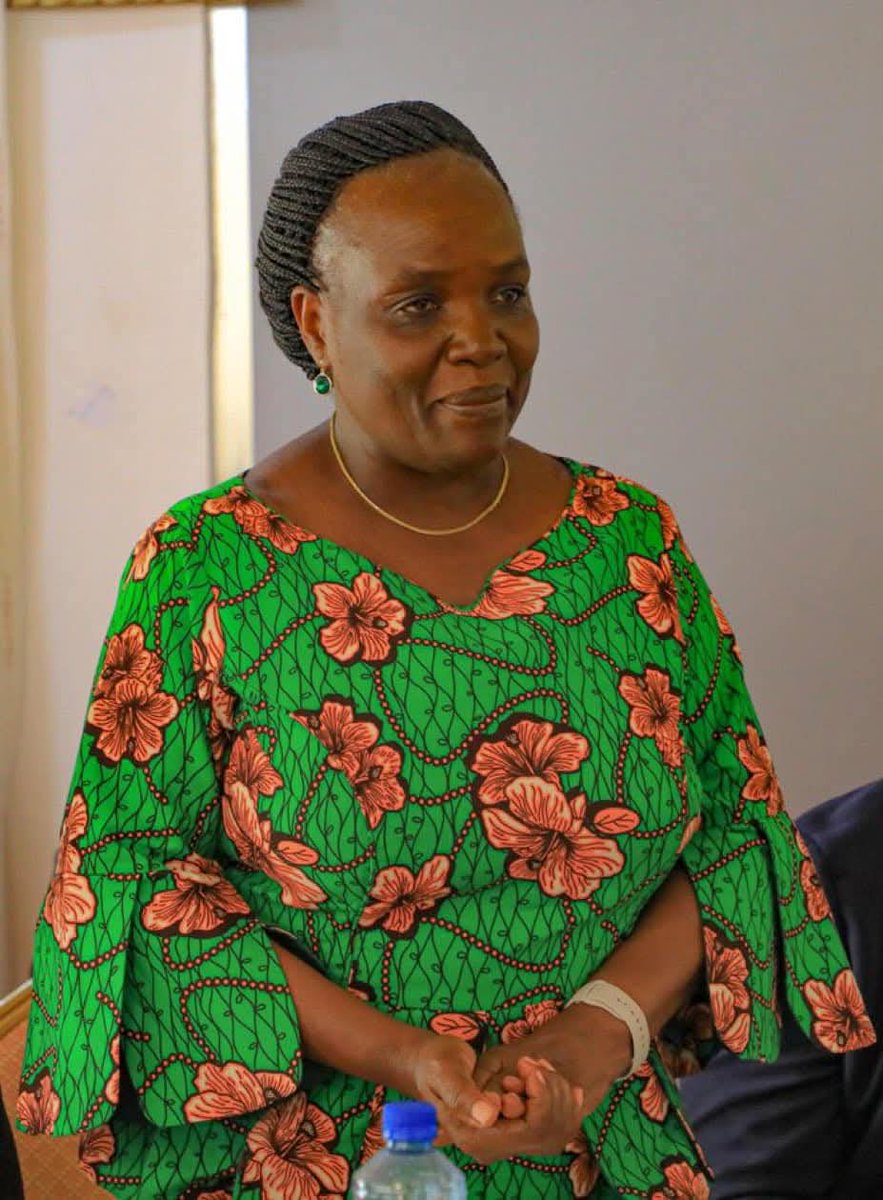 ZPlanmaster's tweet photo. Form 4 wa Mwaka 2012 na 2015 NDALICHAKO aliwakosea nini mbona mnamchukia sana😀 https://t.co/1X63ycpL6H