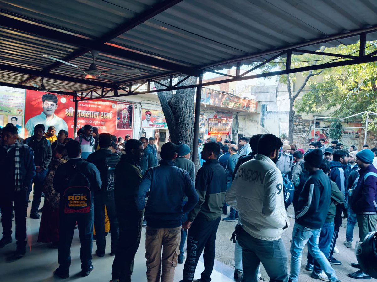 MukeshBangra12's tweet photo. आज CHA बेरोजगार नर्सेज युवा सैकड़ों की संख्या में BJP प्रद��श प्रवक्ता @ramlalsharmabjp जी के आवास पर पहुंच गए हैं। बेरोजगार युवाओं को रामलाल जी पर पूरा भरोसा है।
#CHA_रोजगार_माँग_2025

#रामलाल_जी_CHA_की_उम्मीद

@BJP4Rajasthan @TheNagariMedia @zeerajasthan_ https://t.co/nns1rv2O1s