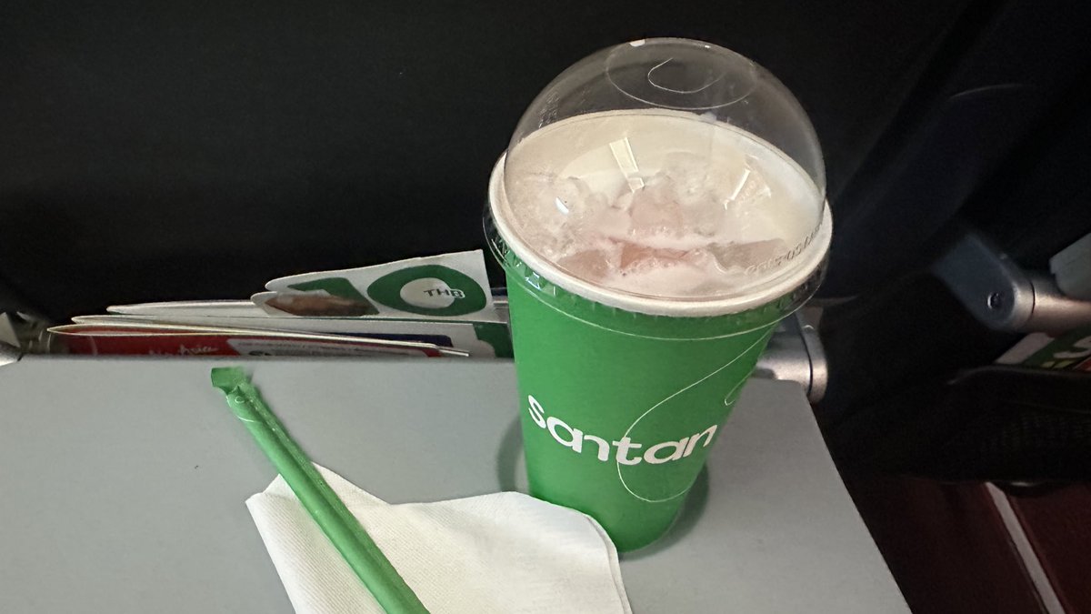 🇯🇵พอไทยแอร์เอเชียมีบินตรง ดอนเมือง-โอกินาว่า ก็สะดวกขึ้นเยอะ ถ้าเมื่อก่อนต้องต่อเครื่อง ตอนนี้บิน 4 ชม.ก็ถึงเลย

🛫บินด้วย A320NEO คนแน่นทั้งไปและกลับ แล้วหลากหลายชาติมาก ไม่ใช่ไทยหรือญี่ปุ่น

จะไม่ขอให้บินนานๆแล้วนะเพราะหลายอาทิตย์ก่อนเพิ่งพูดถึงรูทซิดนีย์ ประกาศหยุดบินซะแล้ว 🤣