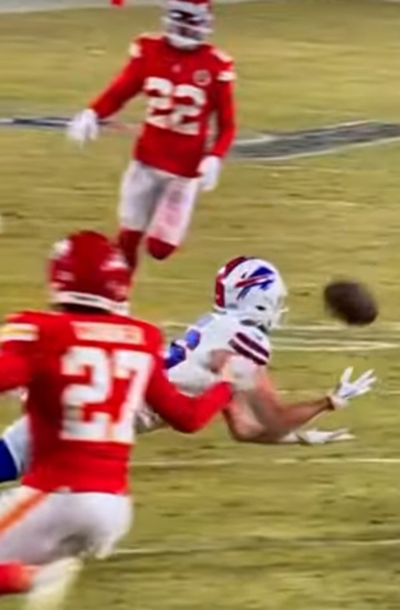 LouisPaoneLV's tweet image. Same energy.  

#Billsmafia  #Buffalobills #BuffvsKC