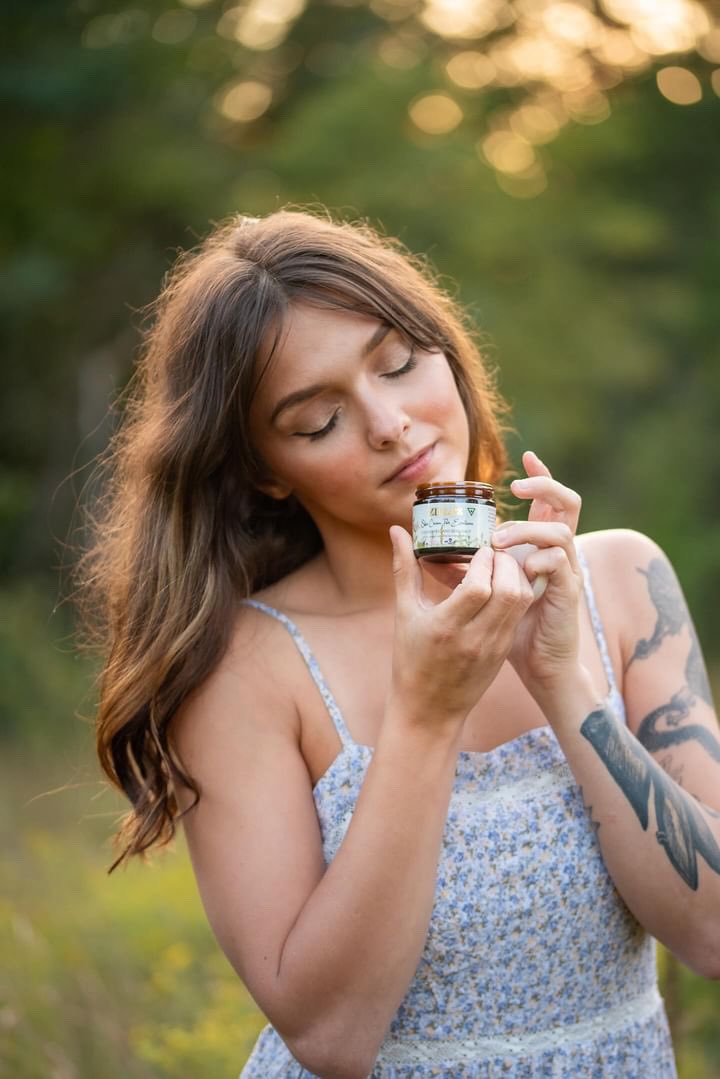 alisk8tes's tweet photo. Was offered to do a sponsorship shoot this summer for a small business and an incredible and super awesome photographer! She had an amazing farm and property and I loved getting to know her and being able to have this experience. ❤️ https://t.co/hBUsQ75kum
