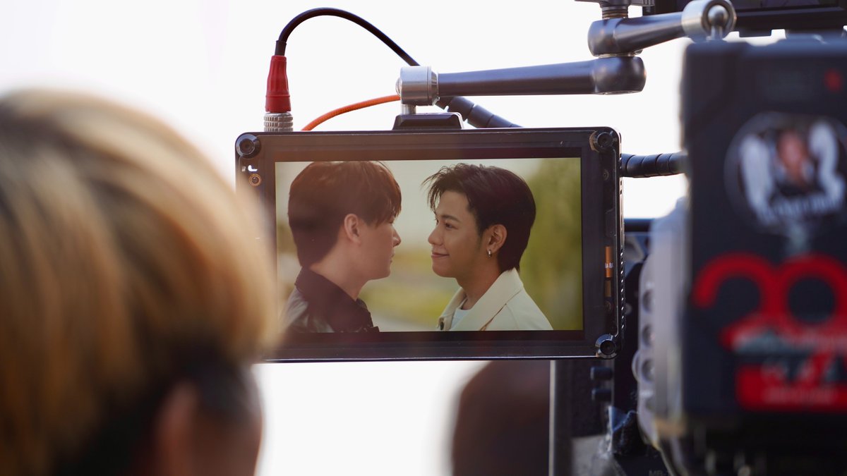 TheExMorning's tweet photo. AND ... ACTION!! 
ต้อนรับวันจันทร์กันด้วยบรรยากาศเปิดกล้อง "เพราะแฟนเก่าเปลี่ยนแปลงบ่อย The Ex-Morning" หลังจากนี้มาส่งกำลังใจให้กับนักแสดงทุกคนตลอดการถ่ายทำเลยน้าา 😘🗞

#TheExMorning #GMMTV
@kristtps @stjinx_maya https://t.co/aginBRZCmq