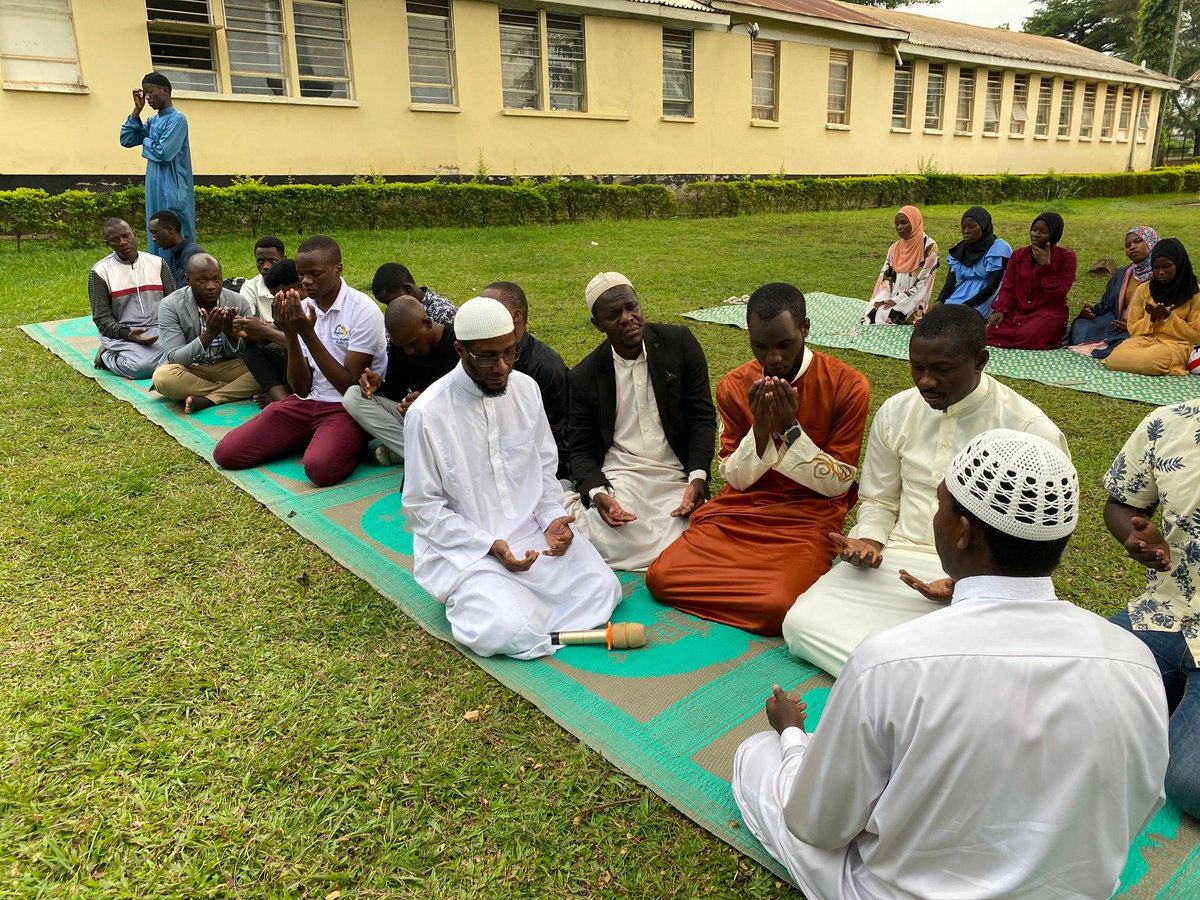 bumsabufhs's tweet photo. United in faith and captured in memories! 🤲📸 Alhamdulillah for the heartfelt prayers and beautiful group moments at the Freshers' Dua. 🕌✨ #BUMSA #FreshersDua https://t.co/GUCWC9bIDy