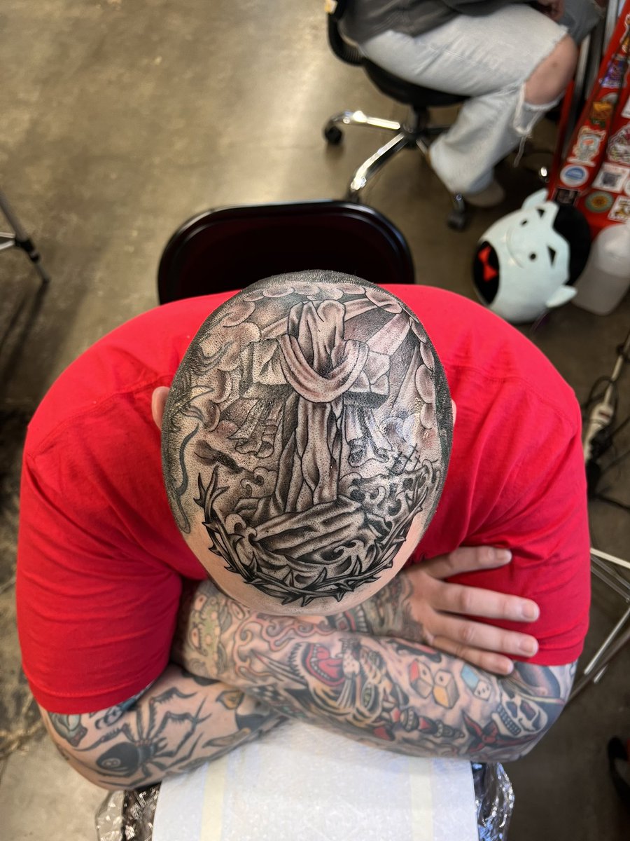 asmth_'s tweet photo. This month has been rough but my head is done! https://t.co/qG9oc8iMYL