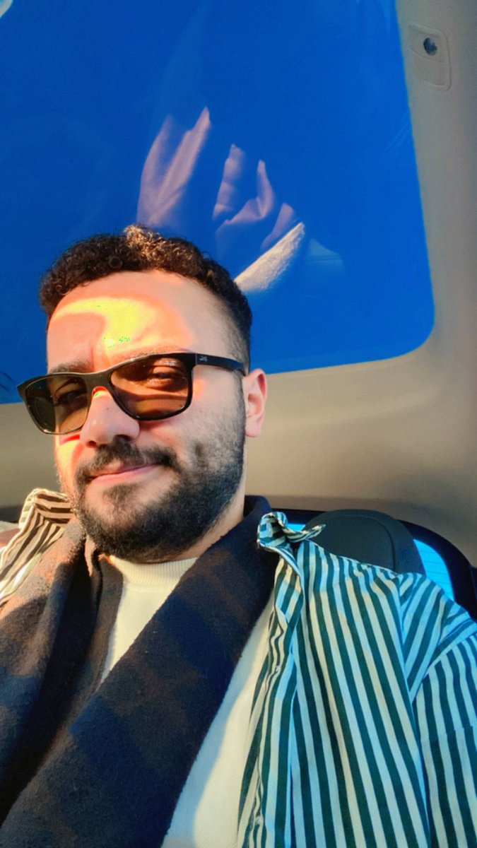 serif_esinn's tweet photo. Haftaya yolculuk ile başladık 🌻

#Günaydın ☀️

Yolculuk arkadaşımız #tesla, rotamız #güneş 🚀 https://t.co/Y8Bhg6HZTx