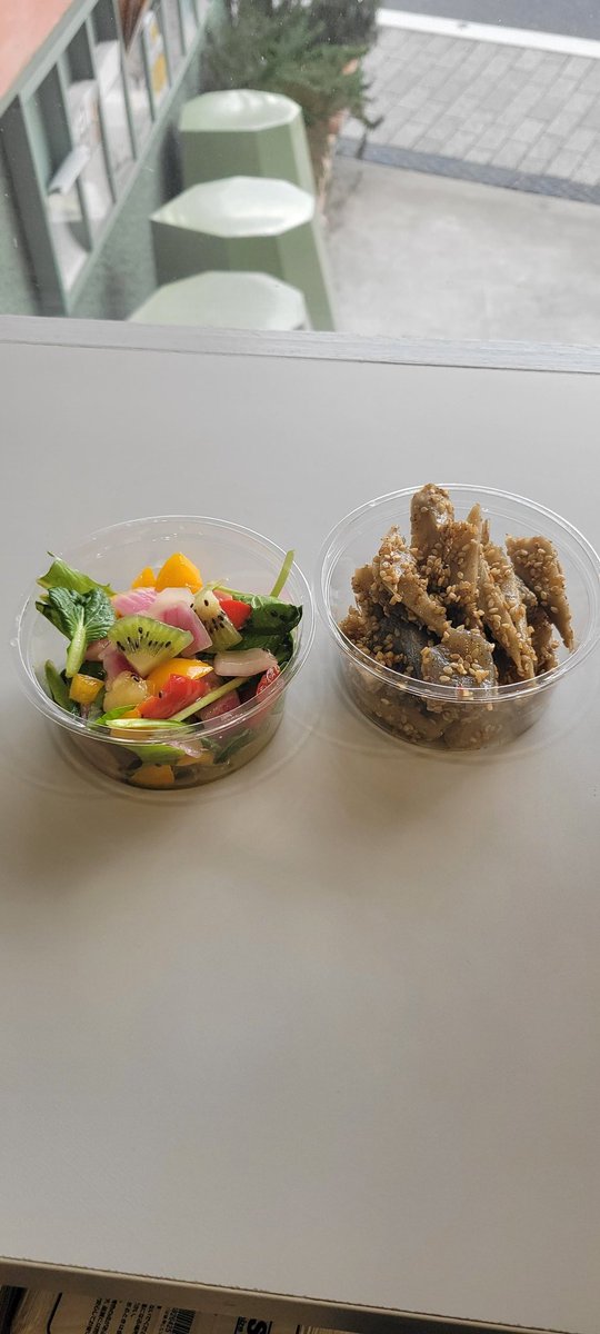 ufu_mam's tweet photo. 西荻のことカフェにてテイクアウト400円～販売中です😊
お気軽にお越しください♪

@kotobldg
#西荻#テイクアウト#ヤンニョムチキン#カレー https://t.co/I7tSqDeZvg