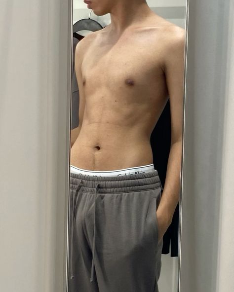R122024's tweet photo. Body check 28 Tết nào https://t.co/T0xV87fnkI