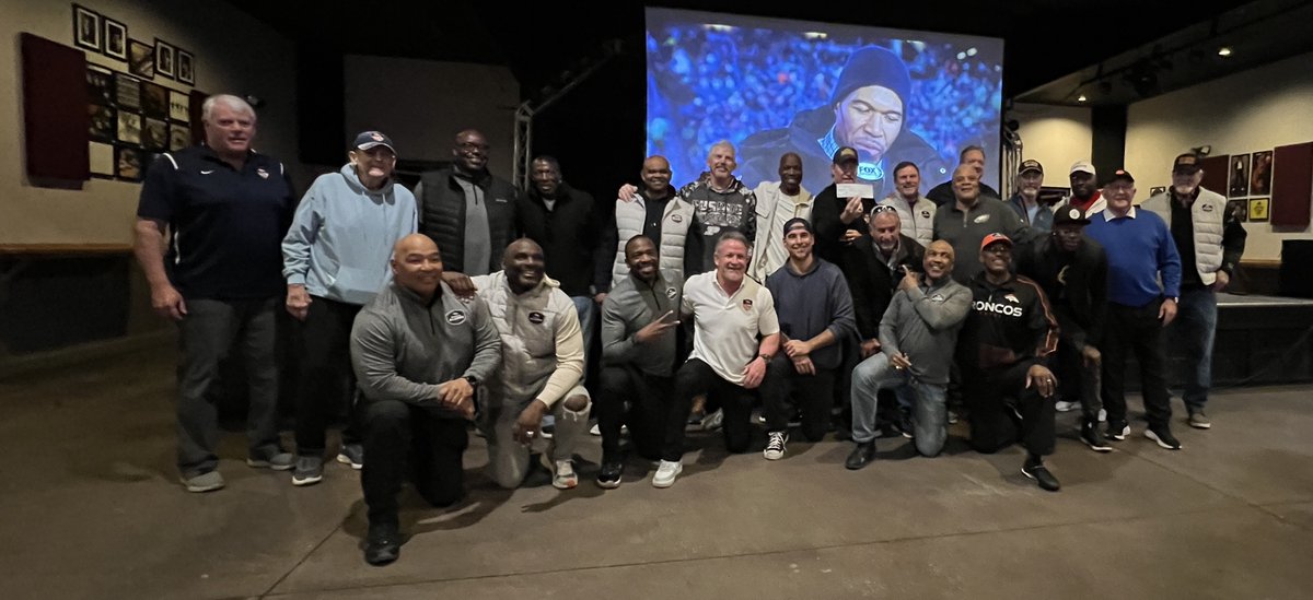 sandiemasters's tweet image. Had so much fun today watching the NFC Championship game with the
@BroncosQBClub and @BroncosAlumni 
Don Horn, Le Lo Lang, @MSCooper63 , @MJax80 , @richkarlis , Ron Egloff, Keith Kartz, @NickFerguson_25 , Steve Foley
