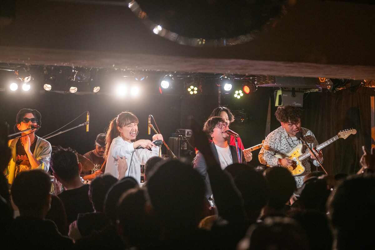 natalie_mu's tweet photo. 【ライブレポート】Satori&脇田もなり擁するツインボーカルバンドYIKO、遊び心あふれる初ライブで踏み出した第一歩
https://t.co/I6uNaKm1T5
#YIKO https://t.co/LFdYTR2Qaz