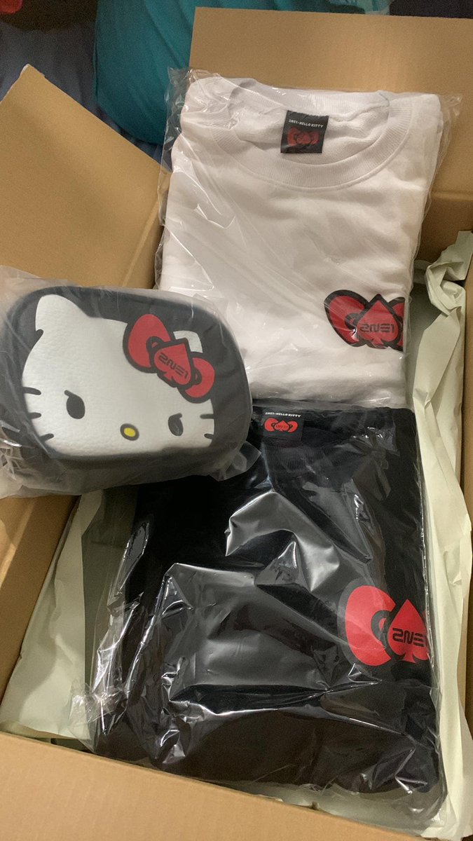 shop4_everyone's tweet photo. Dumating na po 1st batch ng hello kitty x 2ne1 sa japan address ko. 

#JapanPasabuy #2ne1 https://t.co/kaBVygWxeB