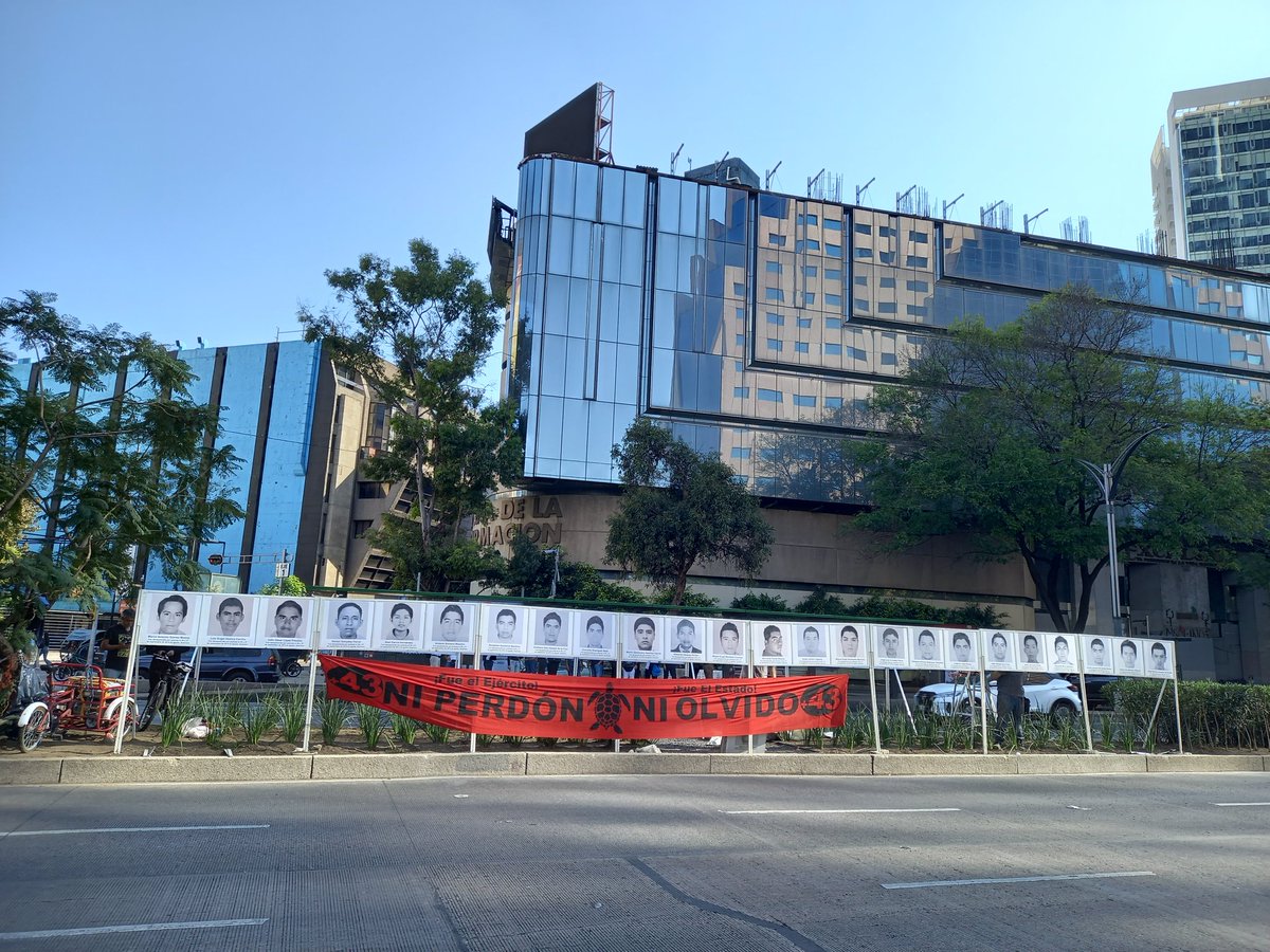 Renovación de todos los mosaicos con los rostros de los 43 y el código QR que lleva a los informes del GIEI en el Memorial de Paseo de la Reforma junto al Antimonumento +43. 
Porque no dejaremos de exigir #VerdadJusticiaYMemoria y #HastaEncontrarlos