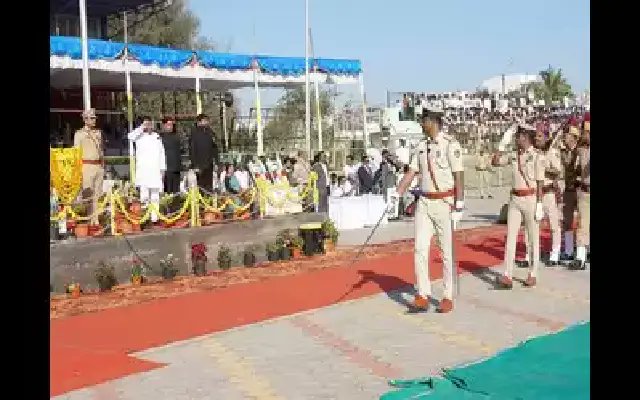 Newskarnataka's tweet image. Uttara Kannada Marks Republic Day with Development Highlights

#RepublicDay2025 #UttaraKannadaDevelopment #SagarmalaProjects #FisheriesProgress #NewsKarnataka 

newskarnataka.com/karnataka/utta…