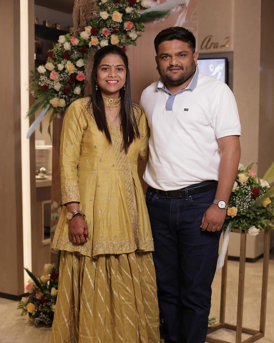 RealKinjalPatel's tweet photo. I don’t want any gifts being your wife is enough for me…happy anniversary Hardik ♥️ proud to say that being “MRS Kinjal Hardik Patel “ is the only achievement of mine…!! https://t.co/7re3iRIDm5