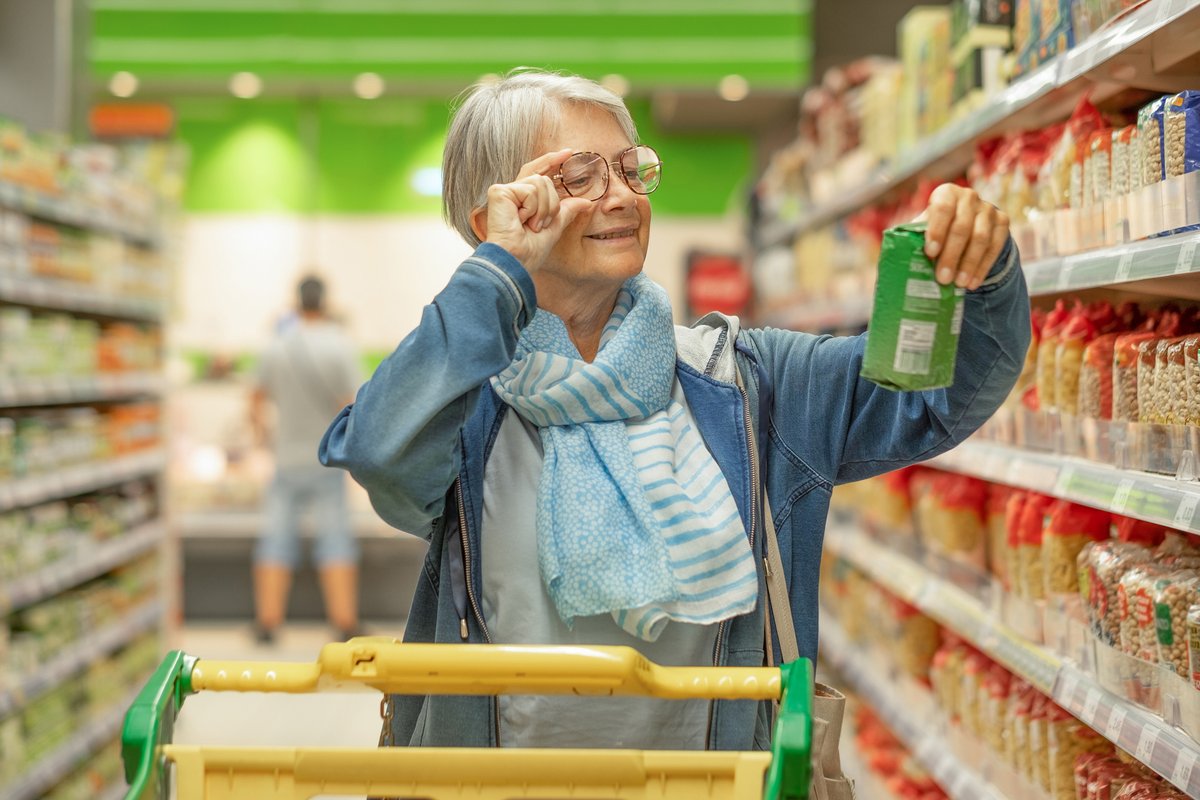 Rotterdam School of Management, Erasmus University (@rsmerasmus) on Twitter photo 🛍️ An #Ageing #Demographic = a valuable #TargetAudience! 👵 Key tips from <a href="/Linda_VanRijn/">Linda van Rijn</a>’s PhD: optimize store layouts for mobility, offer smaller packs, and curate assortments for simplicity. More on #Older #Shoppers: ow.ly/eJJ650UCBkH 🛍️ An #Ageing #Demographic = a valuable #TargetAudience! 👵 Key tips from <a href="/Linda_VanRijn/">Linda van Rijn</a>’s PhD: optimize store layouts for mobility, offer smaller packs, and curate assortments for simplicity. More on #Older #Shoppers: ow.ly/eJJ650UCBkH