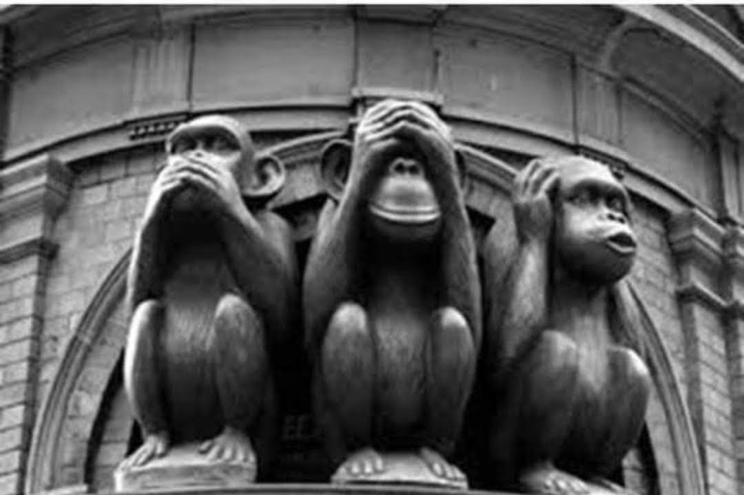 🙊🙈🙉

"Il mondo
 è un posto pericoloso,
 non a causa di quelli
 che compiono
 azioni malvagie,
 ma per quelli
 che osservano
 senza fare nulla."

~ Albert Einstein ~

#unTemaAlGiorno #èPericoloso