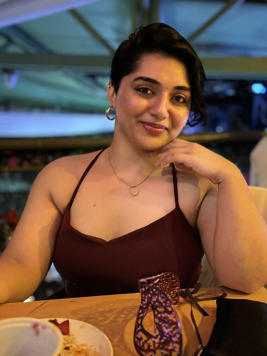 eyeshwaryaa's tweet photo. Does red look good on me? 🤔 https://t.co/5EjHc9nGa8
