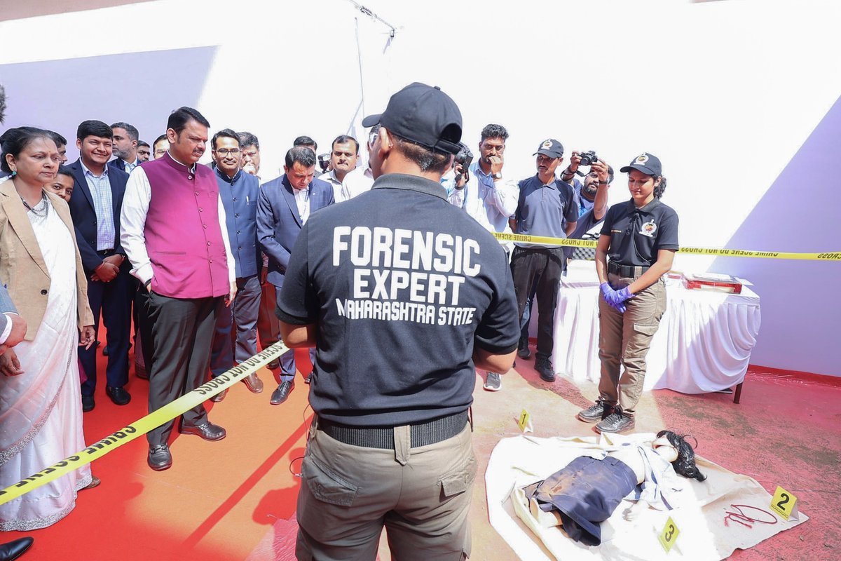 CMOMaharashtra's tweet photo. 🔸Inauguration of 'Mobile Forensic Van' at the hands of CM Devendra Fadnavis
🔸मुख्यमंत्री देवेंद्र फडणवीस यांच्या हस्ते 'मोबाईल फॉरेन्सिक व्हॅन'चे लोकार्पण
🔸मुख्यमंत्री देवेंद्र फडणवीस इनके करकमलों से 'मोबाईल फॉरेन्सिक व्हॅन' का लोकार्पण

🕐 1pm | 27-1-2025📍Sahyadri Guest House, Mumbai | दु. १ वा. | २७-१-२०२५📍सह्याद्री अतिथीगृह, मुंबई.

@Dev_Fadnavis @DRPANKAJBHOYAR
#Maharashtra #DevendraFadnavis #Mumbai #MobileForensicVan