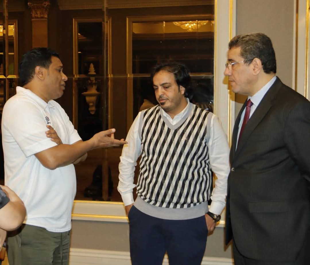تخيلوا لو حدث انقطاع كامل للكهرباء في إسرائيل كما جرى اليوم في عدن ..

هل يمكن أن يبقى وزير الكهرباء في منصبه حتى اليوم التالي؟
 
لماذا نرى استمرار المسؤولين في مناصبهم رغم الأزمات المتكررة في عدن؟ 

أليس المواطن في عدن يستحق خدمات وقيادات تحترم معاناته وتعمل على إيجاد حلول جذرية