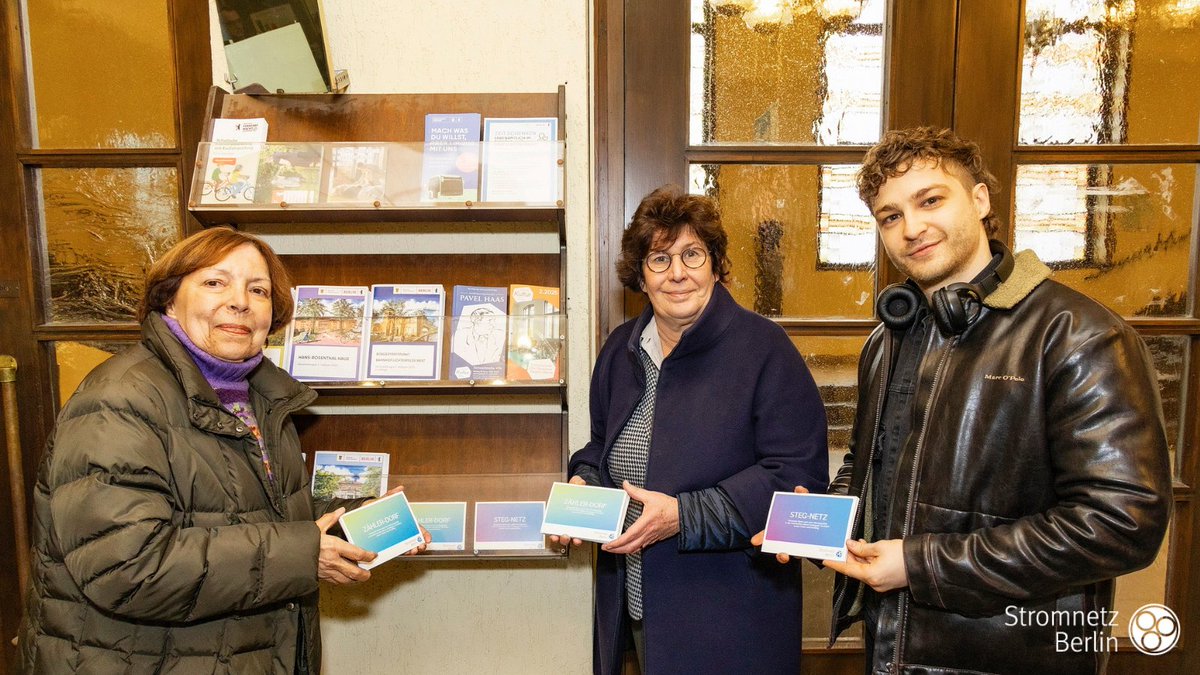 Die neuen Plakate unserer Bürger*innenrats-Kampagne wurden in #Steglitz-#Zehlendorf vorgestellt! 🎉

Im Dialog mit den Bürger*innen gestalten wir die #Energiewende in Berlin. Insbesondere durch den Ausbau von modernen Mess-Einrichtungen und intelligenten Mess-Systemen.💡