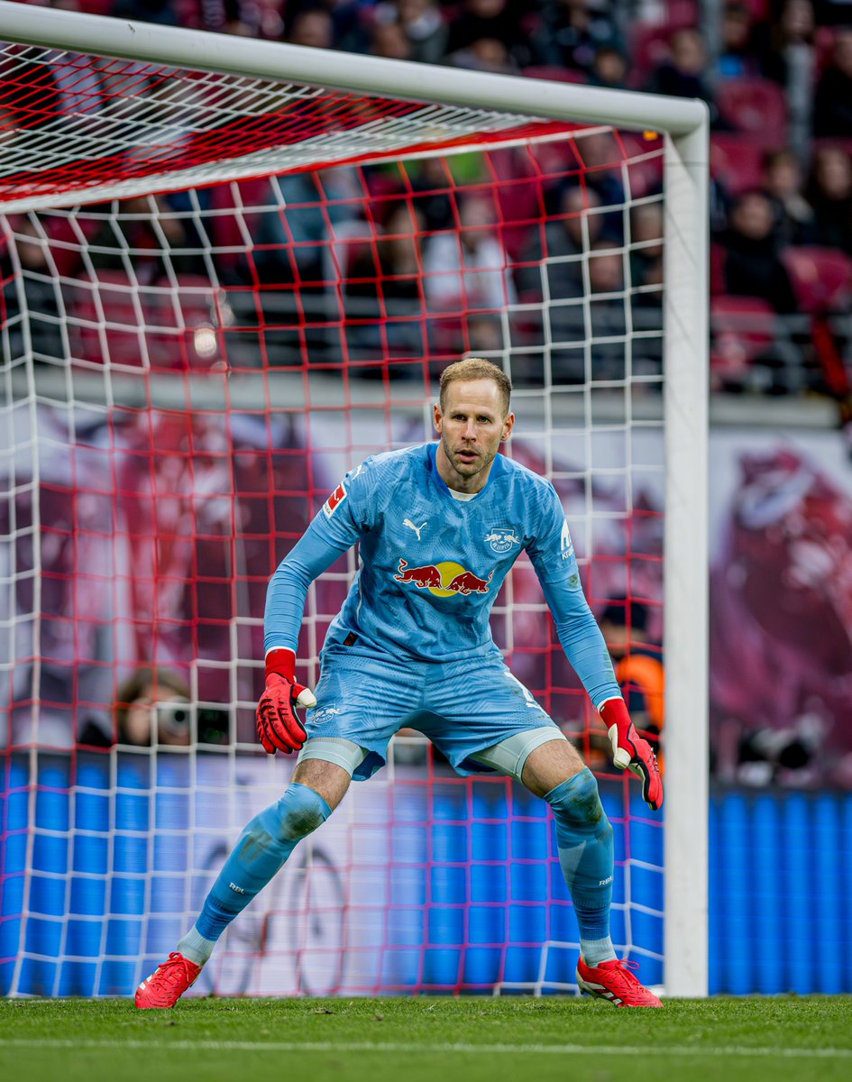 RBLeipzig's tweet image. Zwei Rote Bullen in der 1️⃣1️⃣ des 19. Spieltags!

David #Raum ist mit seiner zweikampfstarken Leistung und seinem Freistoß-Hammer  gegen @bayer04fussball  in der #Kicker- und #Sportschau-Elf des Spieltags gelandet. 🚀

Auch Péter #Gulácsi hat es mit seinen starken Paraden in die