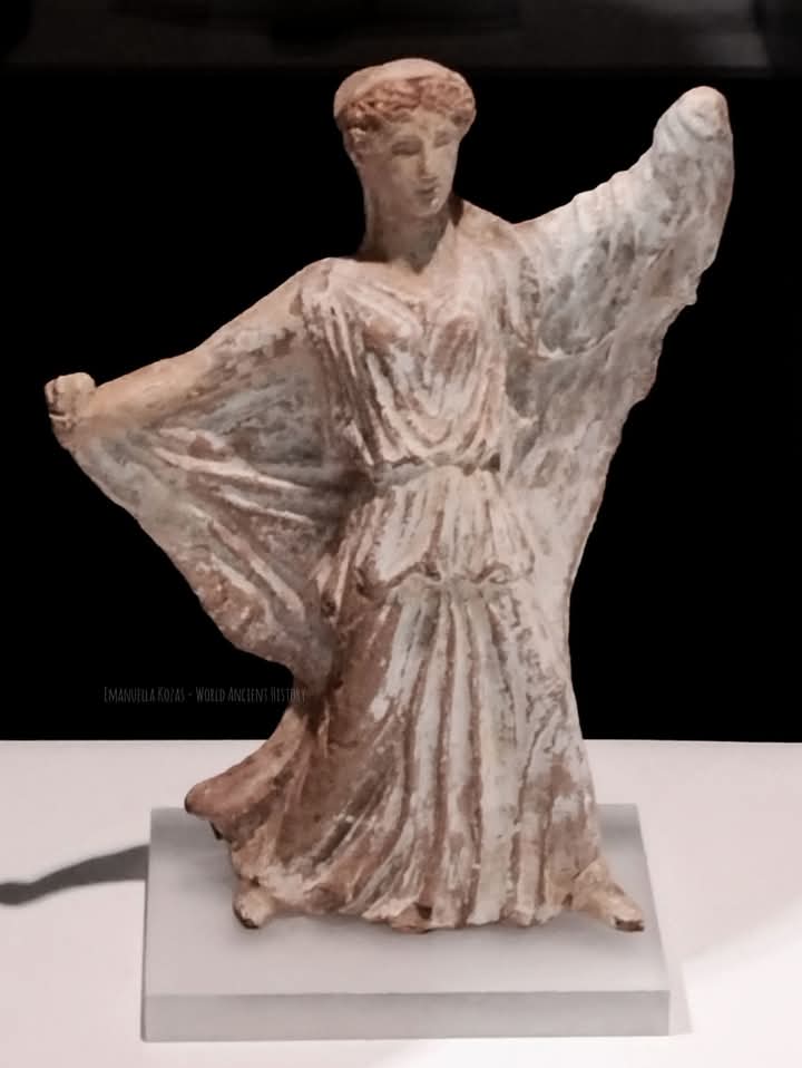 ArkeoNews's tweet image. 🌟 Discover the beauty of ancient art with the Terracotta Statuette of Io in Flight, dating back to the 4th century BC! 🏺✨ This exquisite piece, housed in the Badisches Landesmuseum, Karlsruhe, captures the elegance and mythology of its time.#AncientArt  #BadischesLandesmuseum