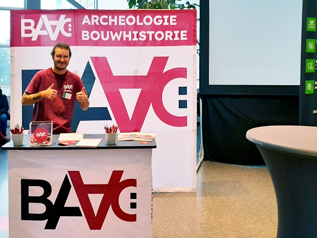BaacBv's tweet photo. Eerder deze maand waren wij aanwezig op het Deventer Archeologisch Netwerk &amp; Carrière Evenement om archeologiestudenten te vertellen over wat zij in het werkveld kunnen verwachten. Ook hebben we het gehad over de leuke stagemogelijkheden bij ons in Zwolle en Den Bosch 🔍 https://t.co/4zF3BYn7oM
