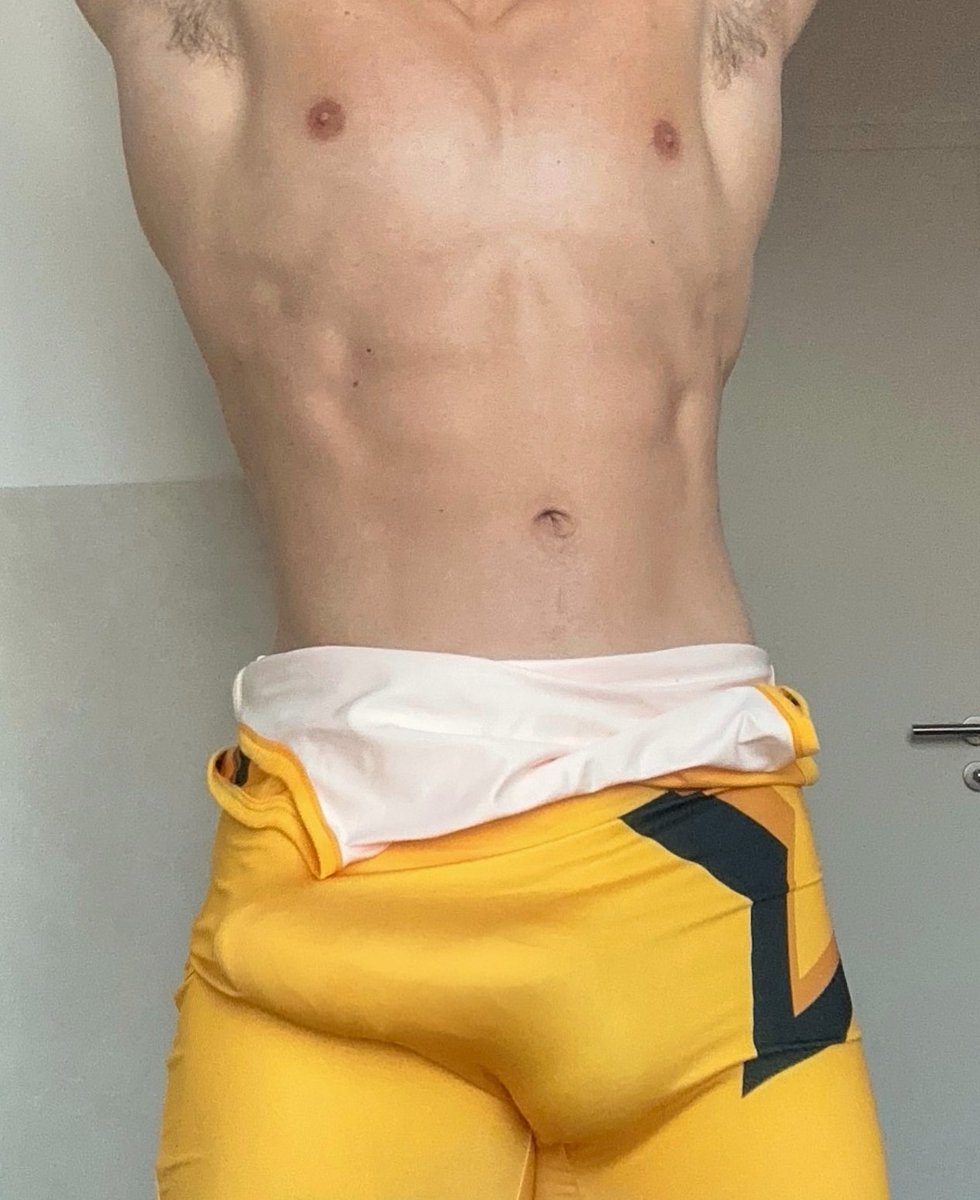 valsplace01's tweet photo. Closer… closer... even closer... Can you handle it?😏 https://t.co/lsaalS1Olk https://t.co/fNNJxApChV