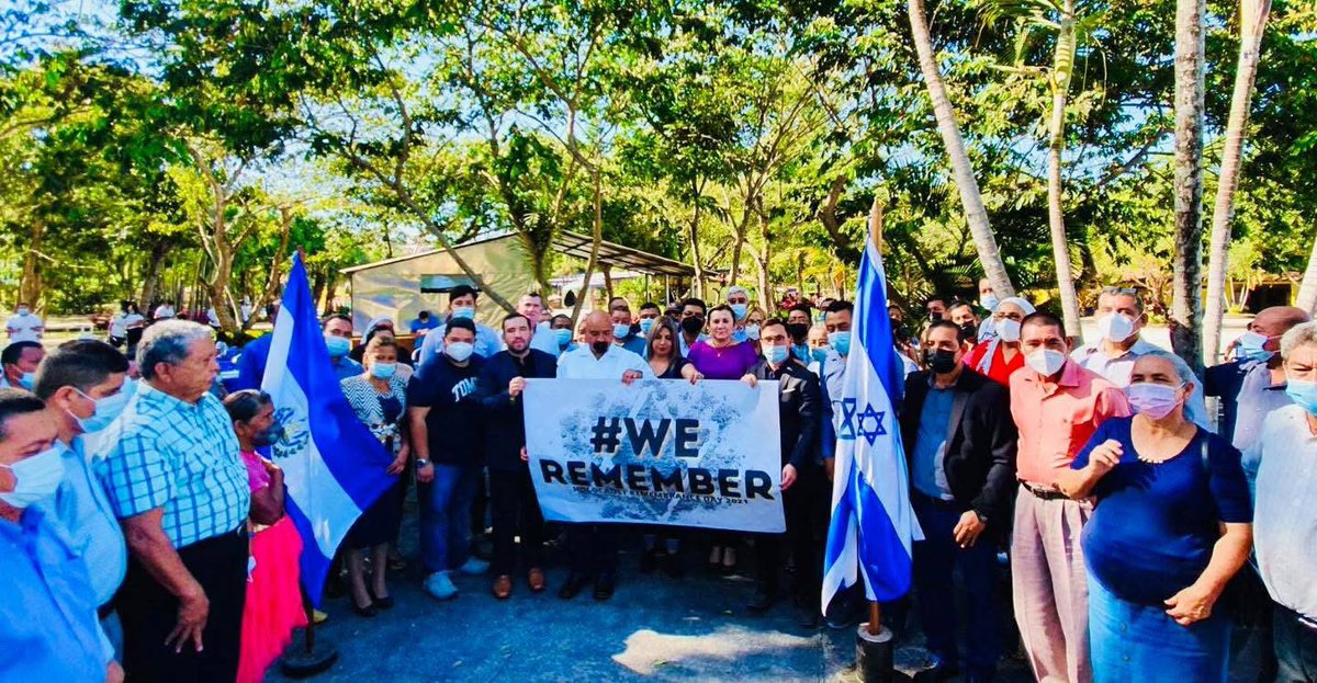 RabinoGarmon's tweet photo. #We_Remember - Nosotros recordamos junto con los pastores, diputados y alcaldes de El Salvador 🇸🇻 WeRemember
@CongresoJudio
@fundajerusalem
Recordamos la oscuridad con luz de acciones y vamos por mucho más. https://t.co/vvkh1K1dIG