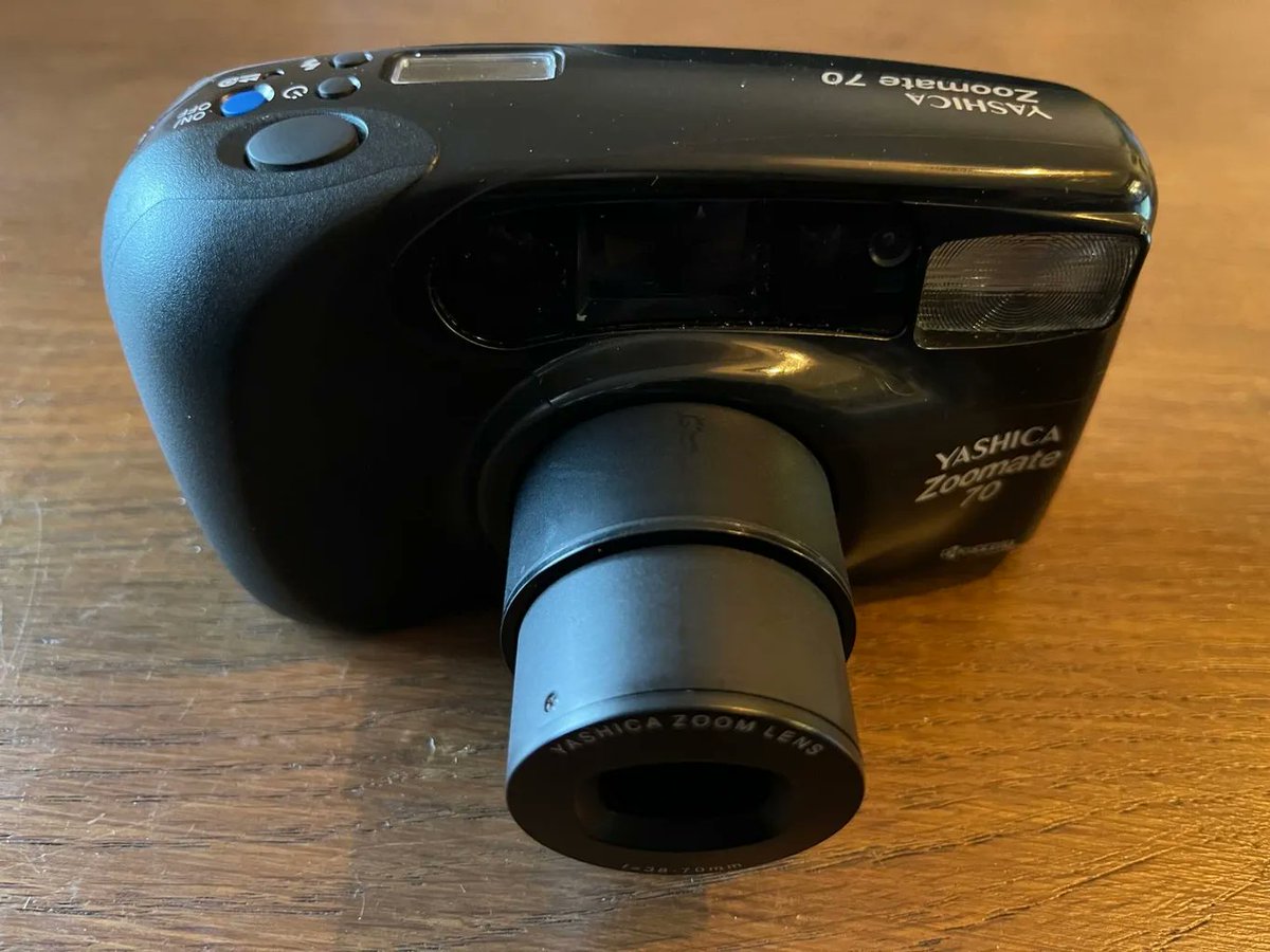mrraph_photo's tweet image. Découvrez le #Yashica Zoomate 70, un appareil photo argentique compact et facile à utiliser, parfait pour immortaliser vos souvenirs sur pellicule. Doté d’un zoom, d’un autofocus. Une pellicule #Superia 200 (expirée) est incluse pour commencer rapidement.

mrraph.photo/produit/yashic…