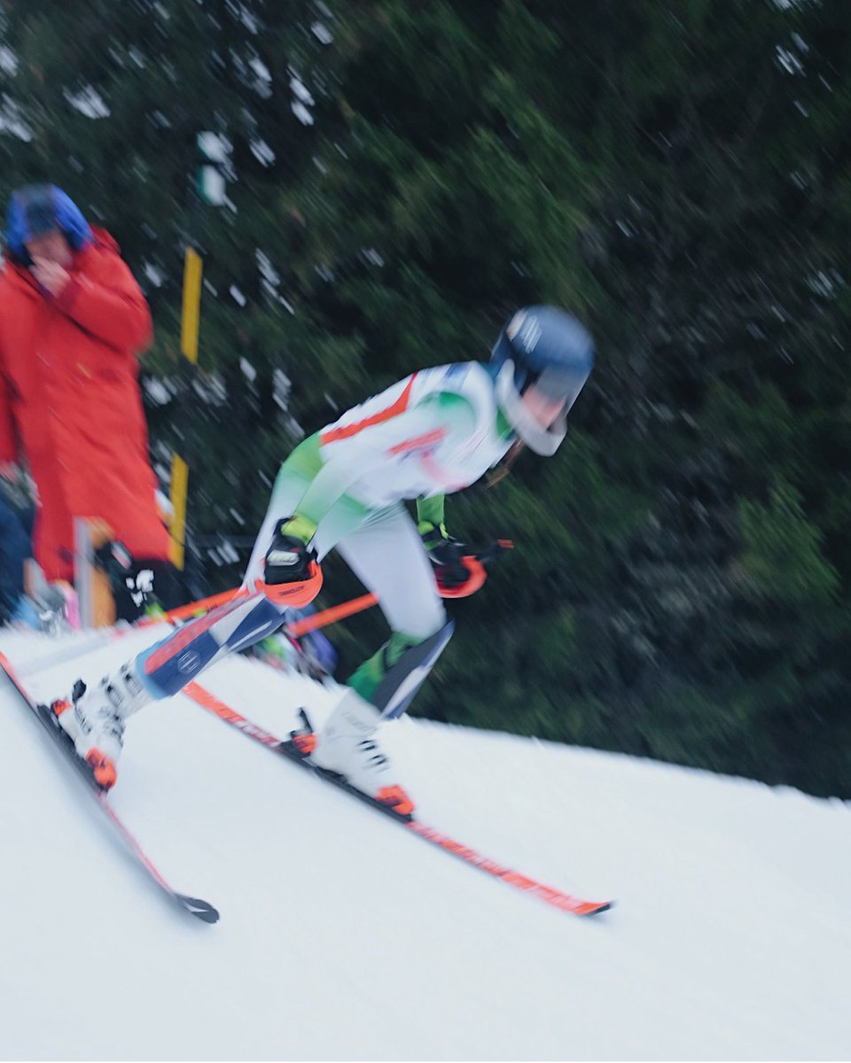 Tough conditions here in Flaine, but the athletes are giving their all. Slalom run 1 is now complete with run 2 course inspection commencing at 12:00. #BSR2025