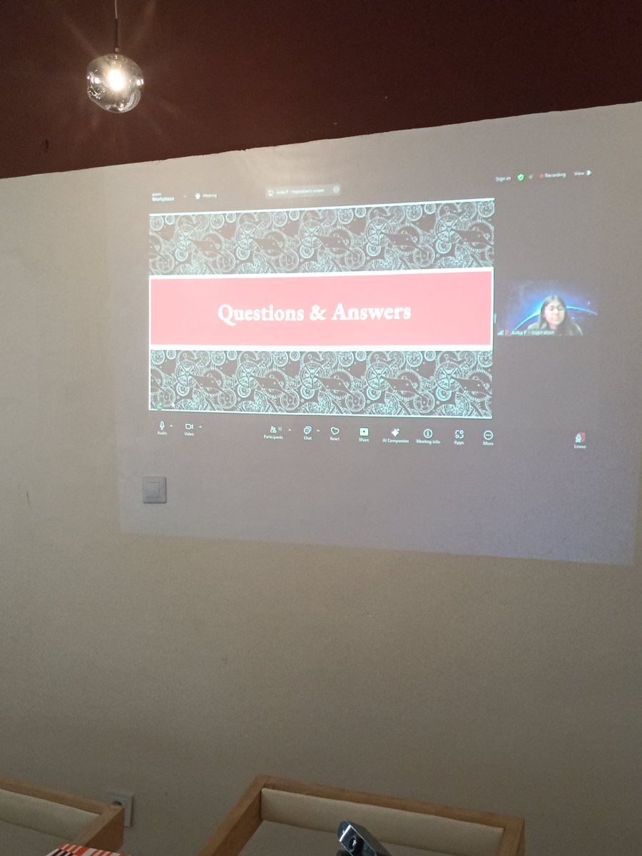 La 1ère présentation est faite par l'équipe <a href="/Team1622/">Team Spyder|Poway HS</a>  et Inspiration. Ils ont entretenu les participants les différents types de sensibilisation mais aussi sur comment déployer une sensibilisation en faveur de la robotique dans les communautés.
#USinBenin
#10for250
#femcoders15