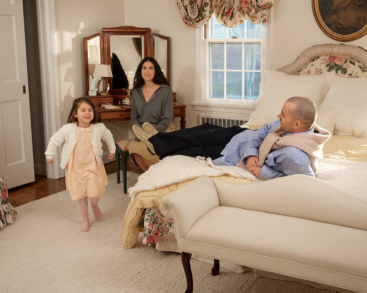gucci's tweet photo. The #GucciTogether campaign for Valentine’s Day portrays the gentle rhythms of family life as #RaeBoxer and #EtienneDeroeux share heartfelt moments with their daughter, Lula. https://t.co/ENeKnr8Bws #GucciValigeria #GucciFlora #GucciBeauty https://t.co/JjlKotgg81
