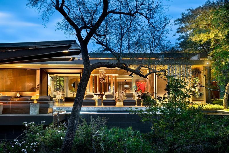 SunsetSafarisSA's tweet photo. Sabi Sand: Home of the exclusive-use luxury safari experience in SA’s most celebrated wildlife area, the Sabi Sand, Cheetah Plains is the epitome of a sophisticated, innovative eco-luxury safari experience for the modern age. Quotes: https://t.co/pHgdGDa8lc Photos: Cheetah Plains https://t.co/haJ1klsBoS