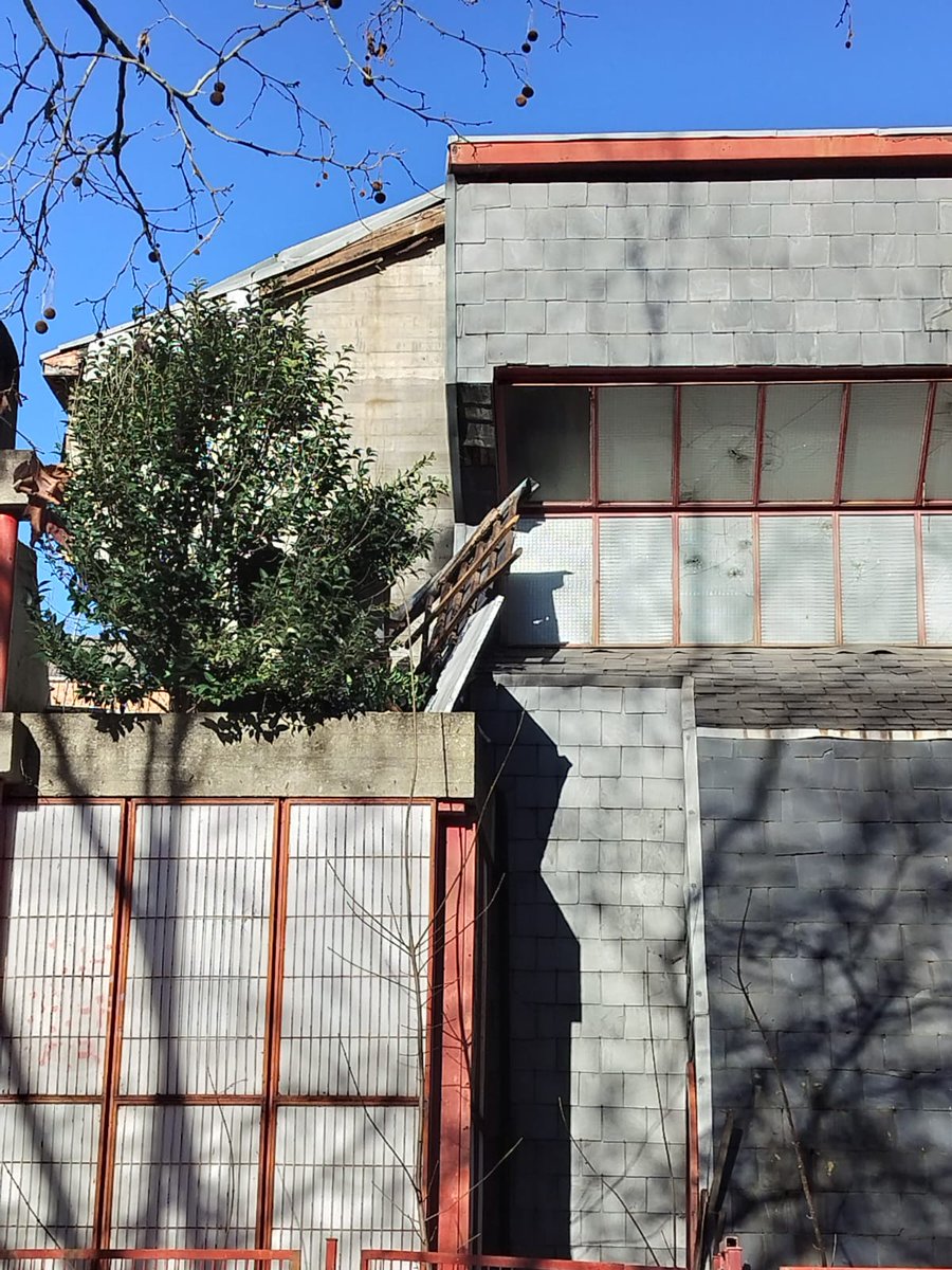 🔴 La iglesia del 3 de marzo, lugar de #M3MORIA en lamentable estado de conservación. El temporal de viento no es el único responsable. Son demasiados años de abandono y falta de mantenimiento. Es urgente una intervención integral y voluntad institucional que evite males mayores.