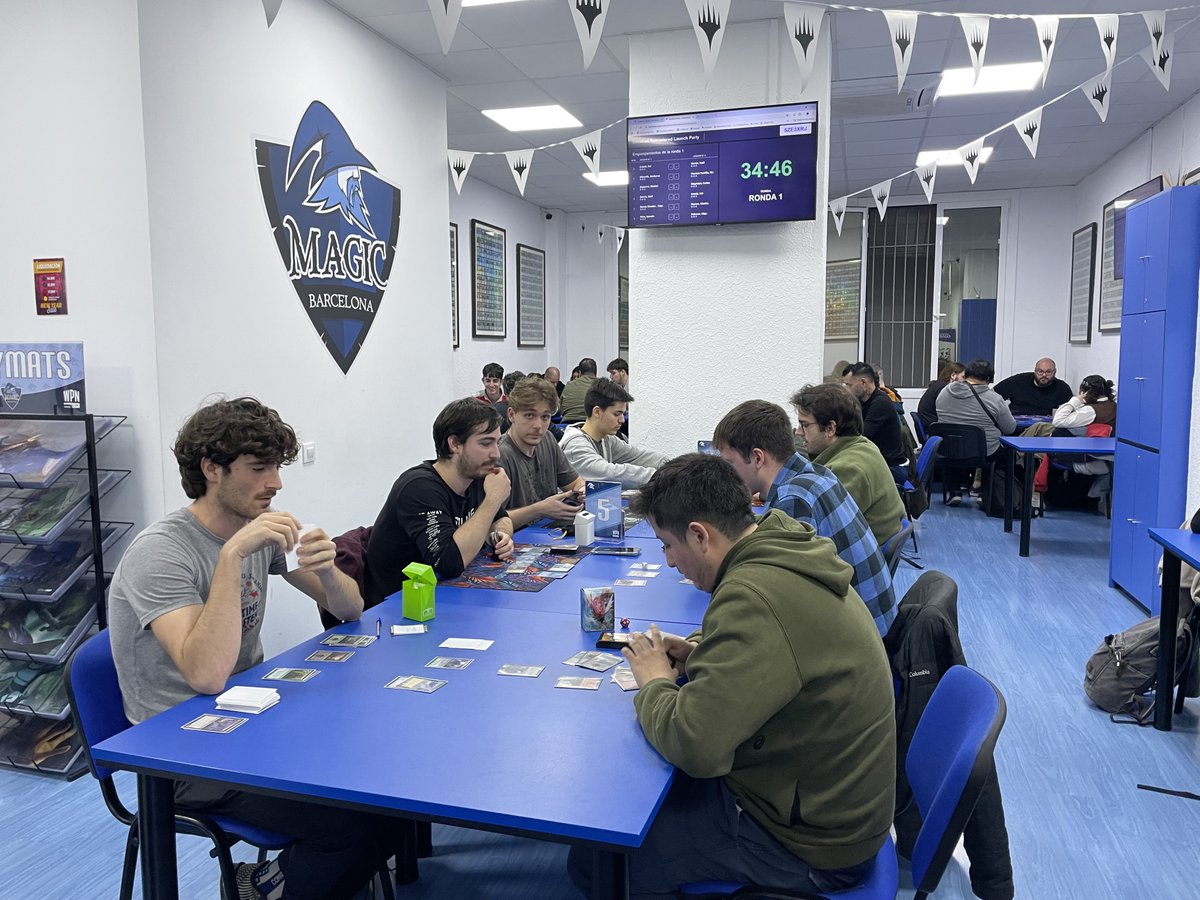 MagicBarcelona_'s tweet image. 🦇 ¡Este fin de semana celebramos la increíble #LaunchParty de #MTGInnistrad!

Gracias a los jugadores que se pasaron por la tienda a jugar este Draft, ¡esperamos que lo disfrutarais! 

Y si no quieres perderte ningún evento, ¡aquí tienes el calendario!

🧙‍♂️ Eventos Magic