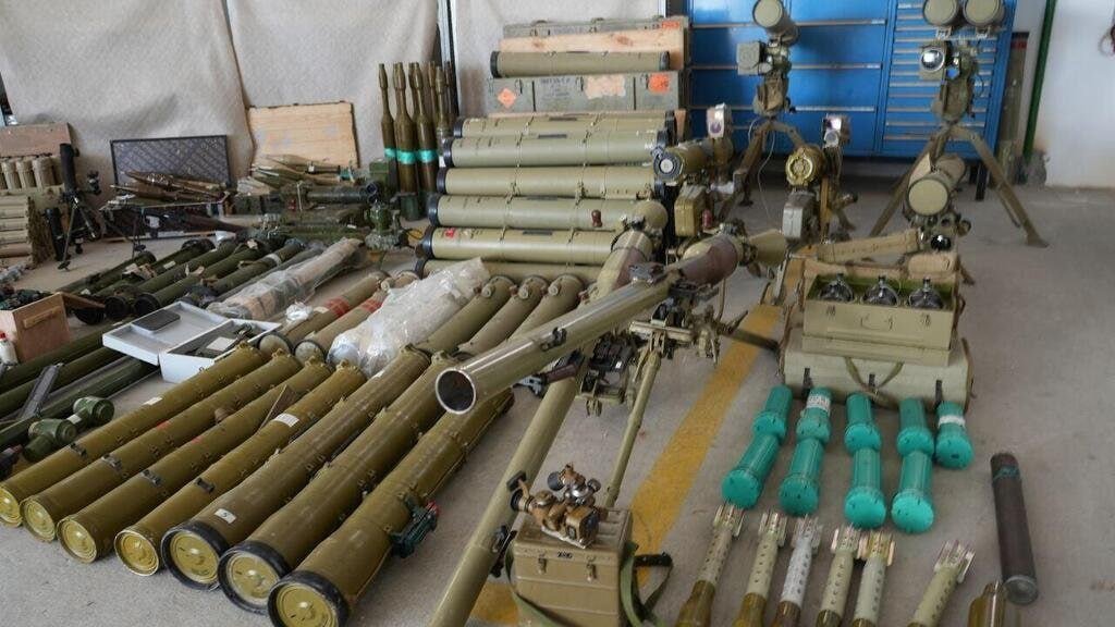 Israelwaronhama's tweet photo. 尽管美国国务院中止了对包括乌克兰在内援助项目， 美国中央司令部在帮助把以色列缴获的俄罗斯武器转移给乌克兰，最近几日，美国军机不停地在乌克兰和以色列两地之间来回。

在波罗的海联合巡逻的北约多国舰队又发现一处疑被中俄"影子舰队"破坏的海底光缆。

北约在与俄罗斯交界的地区建立军事阻隔带。 https://t.co/YkpXdGfjRm