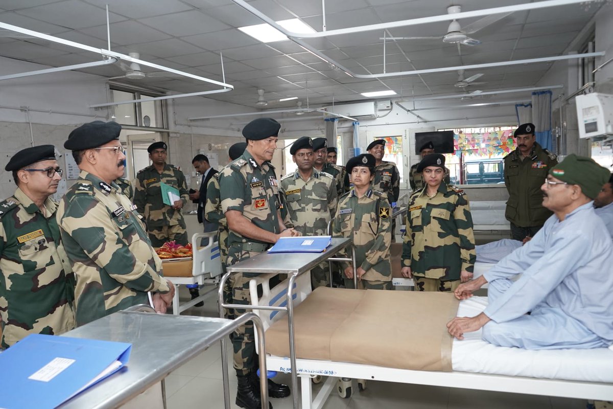 BSF_BICIT's tweet photo. "Visit of DG BSF"
Sh. Daljit Singh Chawdhary, IPS, DG BSF visited BICIT campus And interacted with troops.
#BSF #BICIT
#JAI HIND https://t.co/mHHPCE2hAv