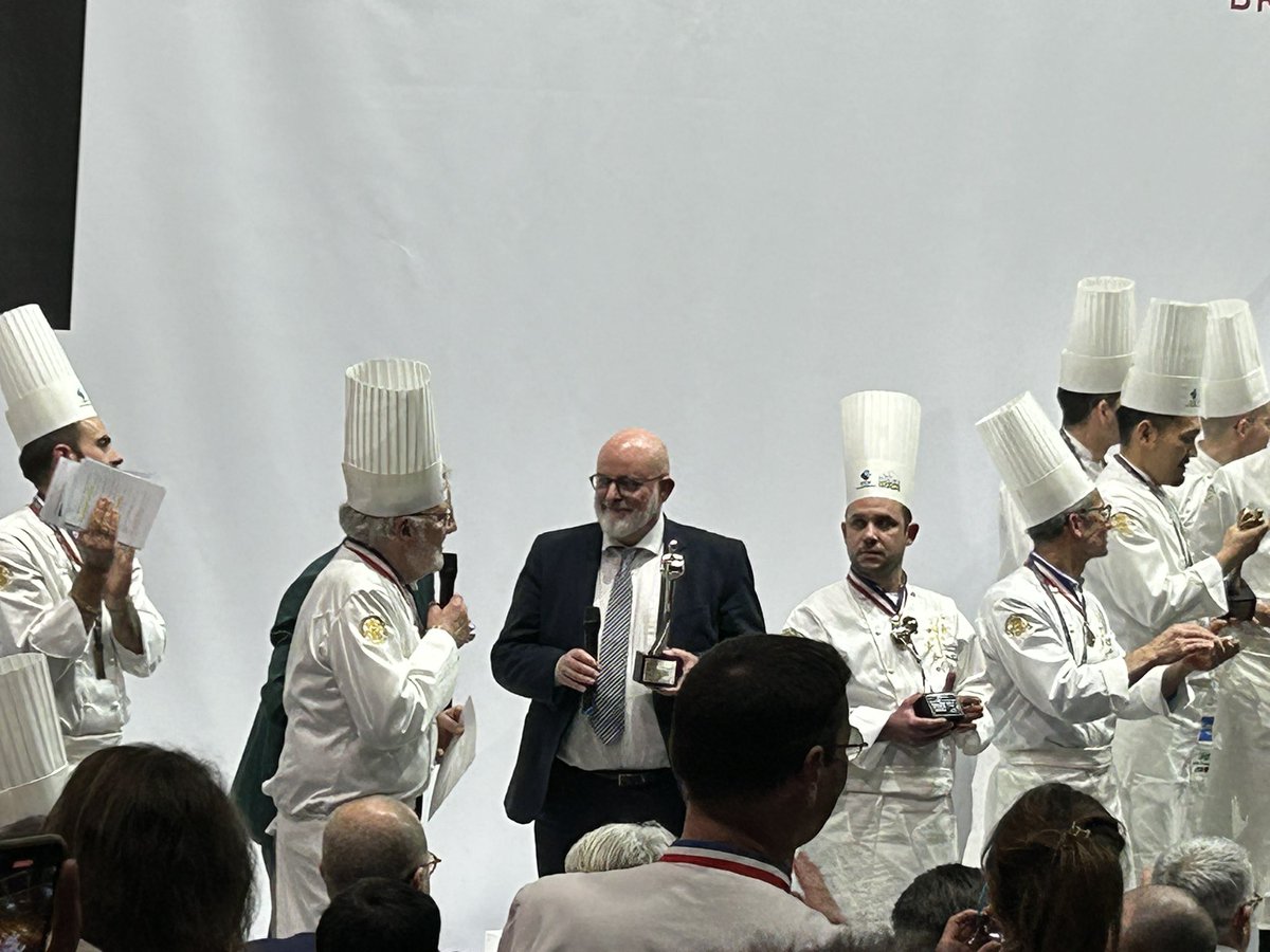 ChLambert_FICT's tweet image. Le @SirhaFood est LE Salon des professionnels de la #restauration de la #gastronomie de l’#alimentation du quotidien !
4 000 exposants et marques ont présenté + de 450 #innovations à @villedelyon Capitale de la gastronomie 🇫🇷
Les tendances #Conso nombreuses, le modernité des