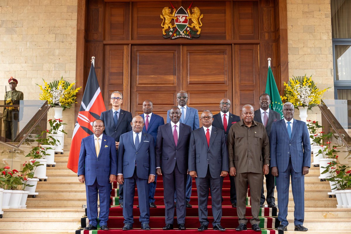 thecomorosKM's tweet photo. In Nairobi, under the high patronage of President Ruto, the high-level retreat on AU reforms brought together Presidents Azali Assoumani, Ruto, Abiy Ahmed, Umaro Sissoco Embaló, and Moussa Faki of the AU Commission. https://t.co/5d02E0V1kS